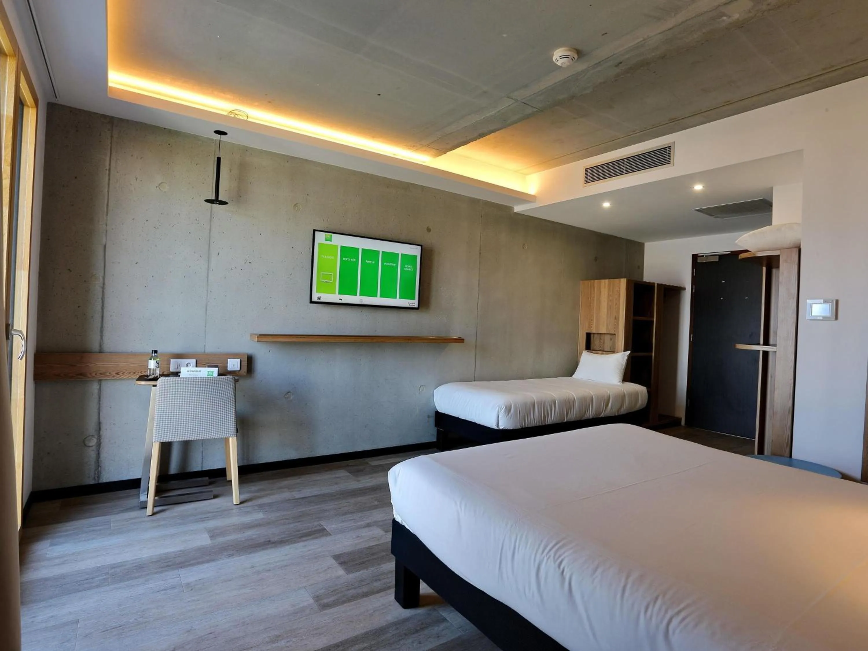 Bedroom, Bed in ibis Styles Ajaccio Napoleon
