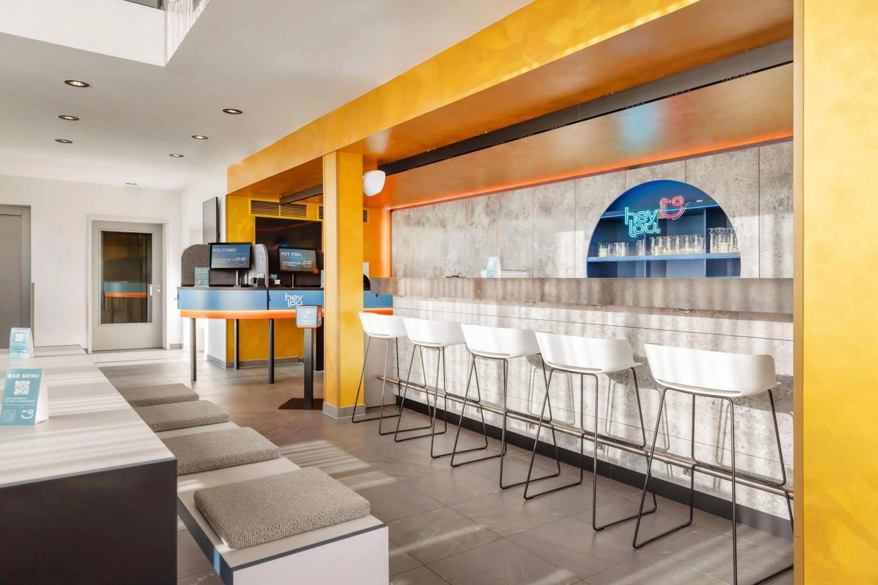 Lounge or bar in Hey Lou Hotel Nördlingen