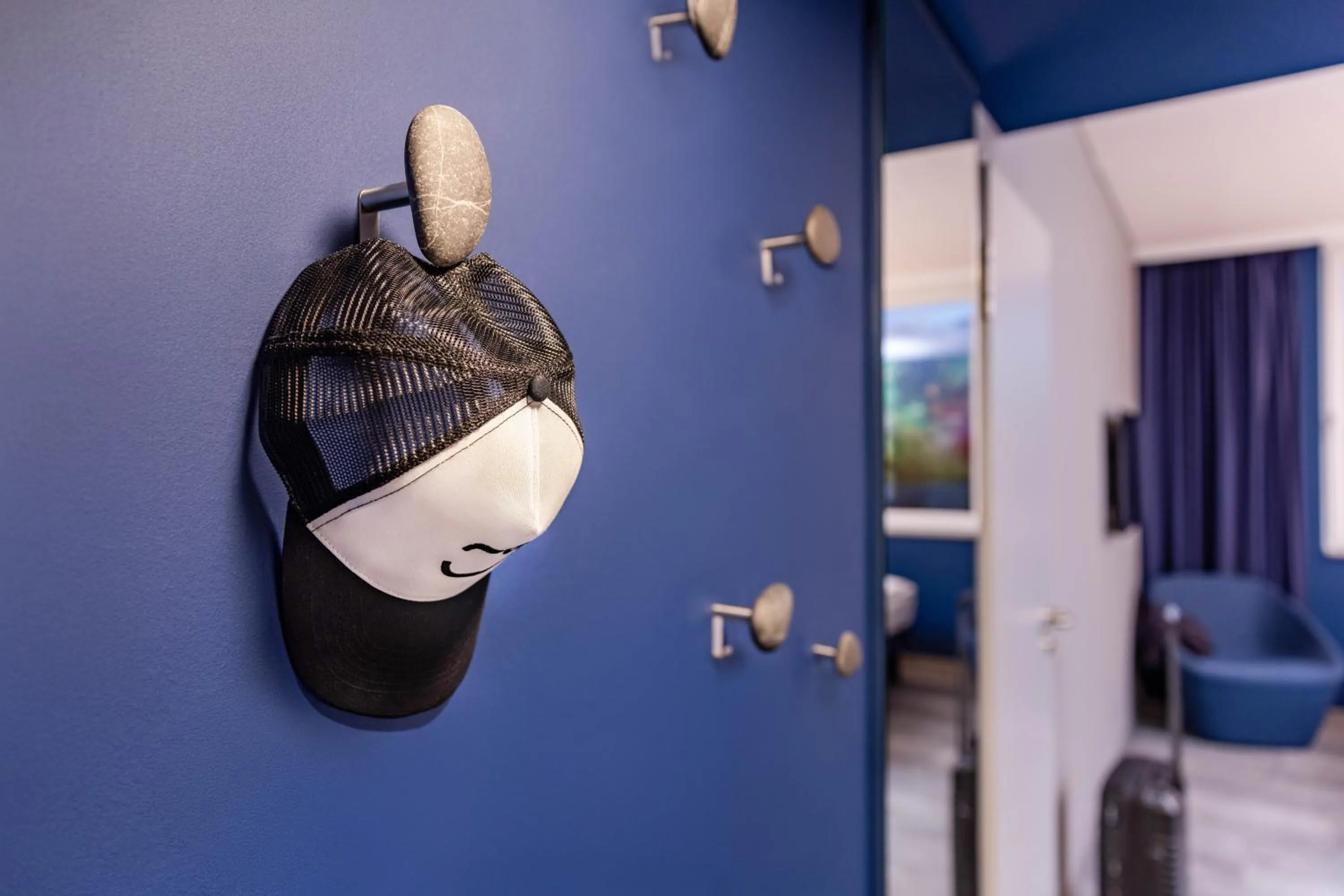 Living room, Bed in Hey Lou Hotel Nördlingen