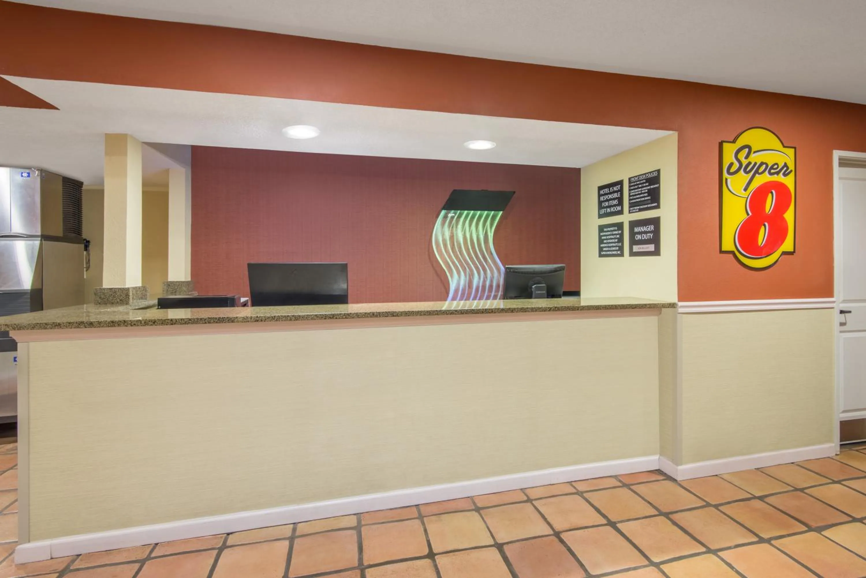 Lobby or reception in Super 8 by Wyndham Portales