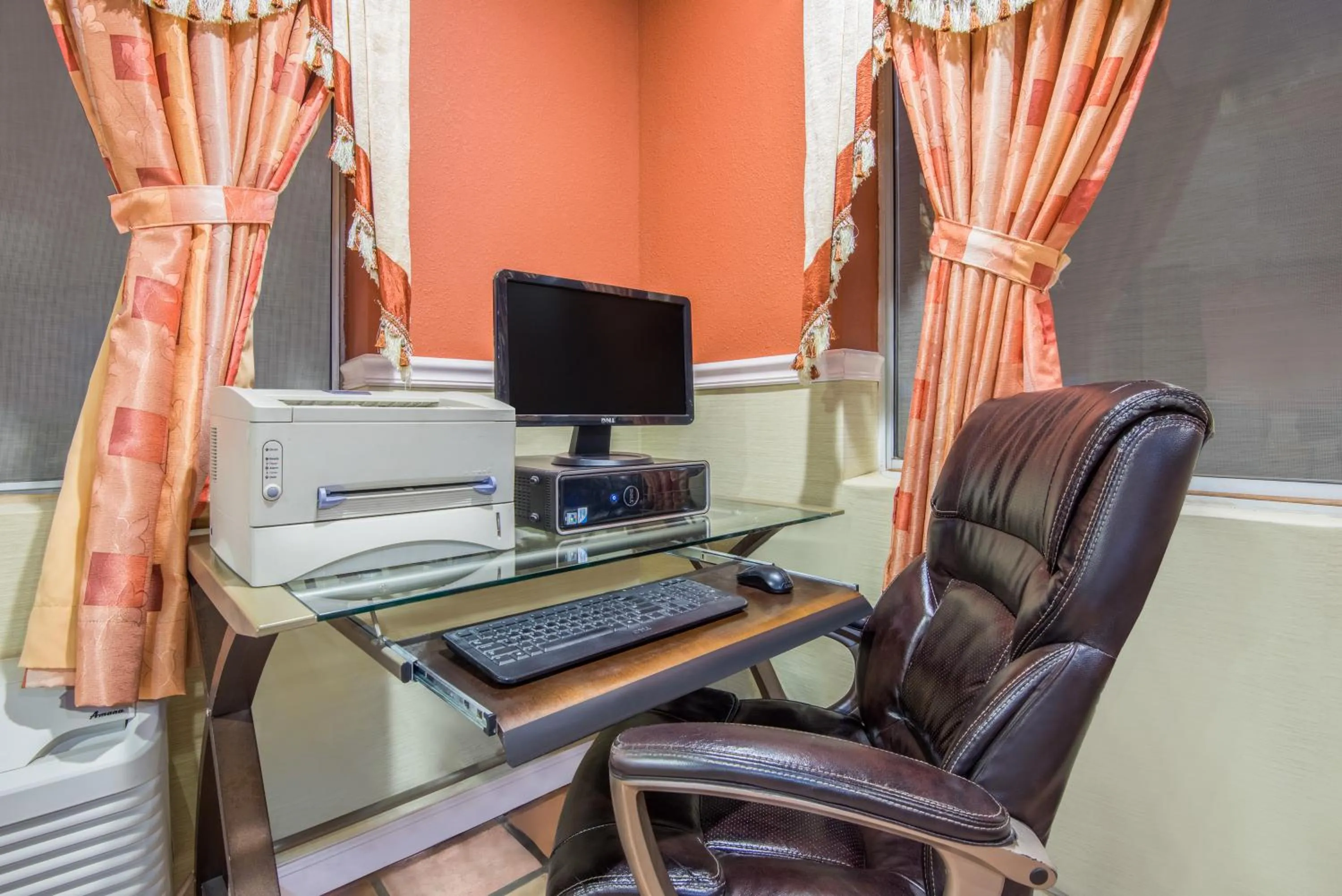 Business facilities in Super 8 by Wyndham Portales