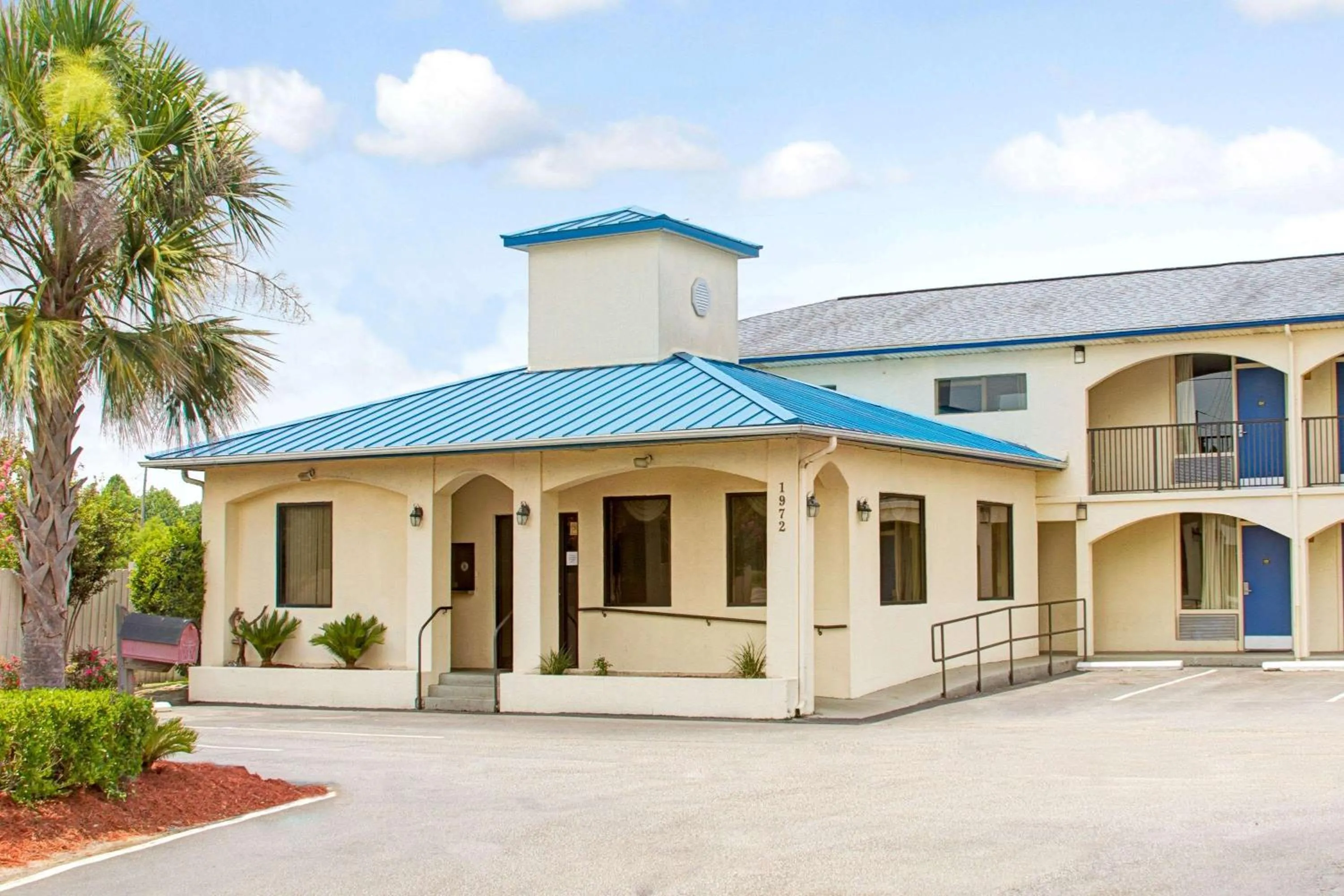 Property building in Super 8 by Wyndham Walterboro