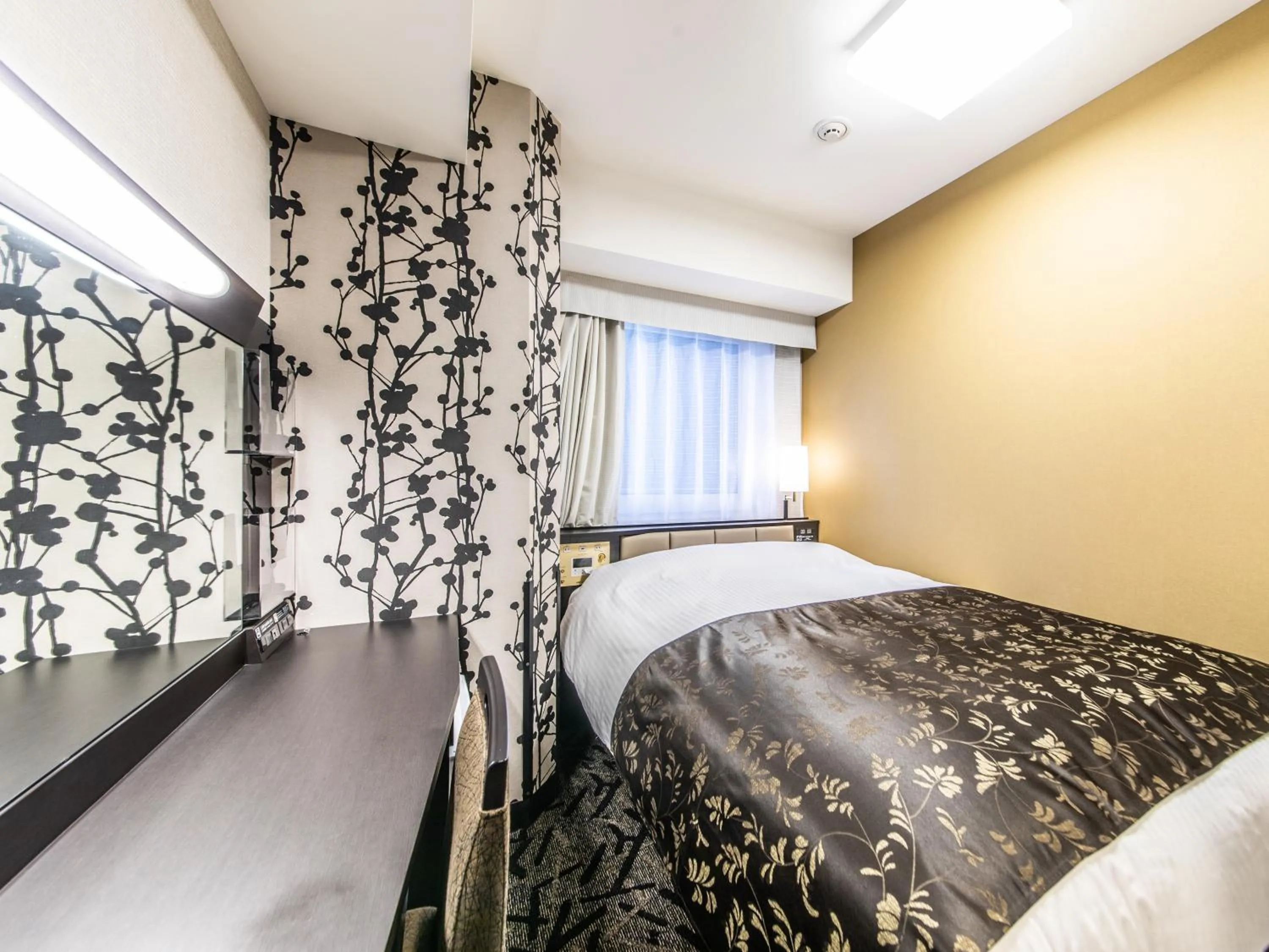 Standard Double Room - Non-Smoking in APA Hotel & Resort Midosuji Hommachi Ekimae Tower