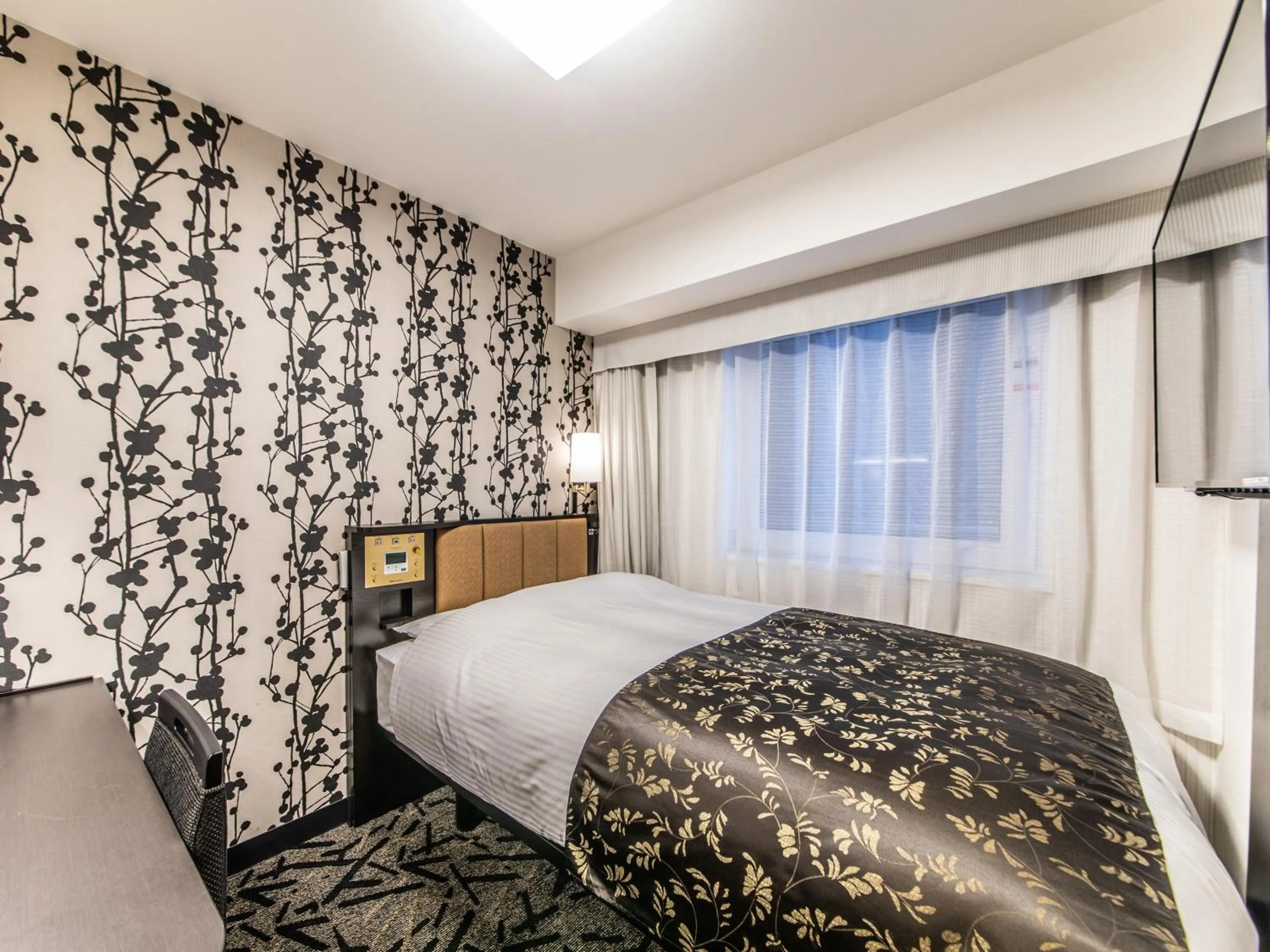 High Floor Standard Double Room above 26th Floor  - Non-Smoking (2 Adults) in APA Hotel & Resort Midosuji Hommachi Ekimae Tower