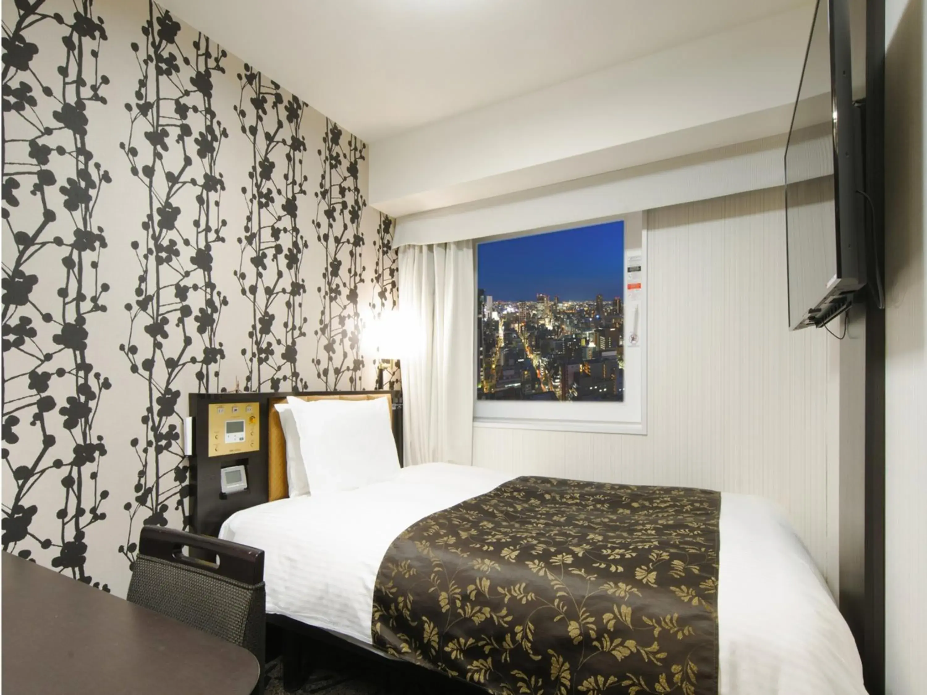 High Floor Standard Double Room above 26th Floor - Non-Smoking (2 Adults) in APA Hotel & Resort Midosuji Hommachi Ekimae Tower High Floor Standard Double Room above 26th Floor - Non-Smoking (2 Adults) in APA Hotel & Resort Midosuji Hommachi Ekimae Tower