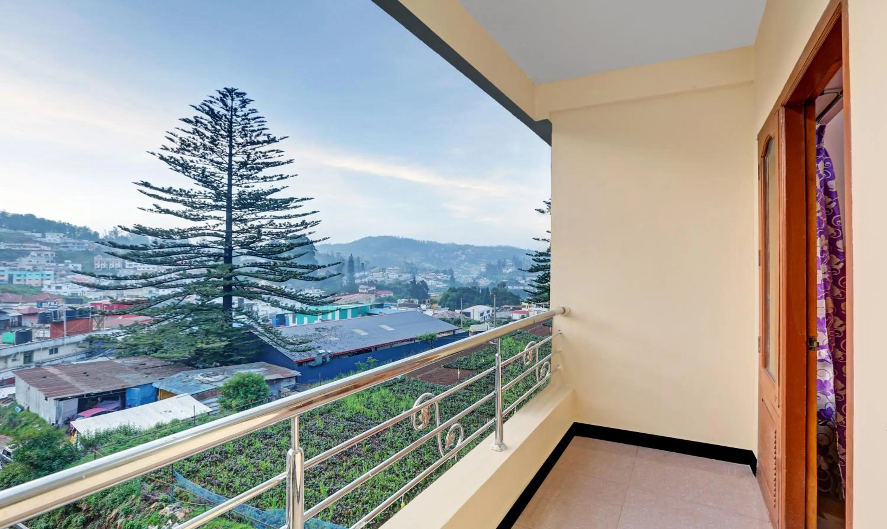 Balcony/Terrace in Itsy Hotels Rain Forest, 1 km from Rose Garden