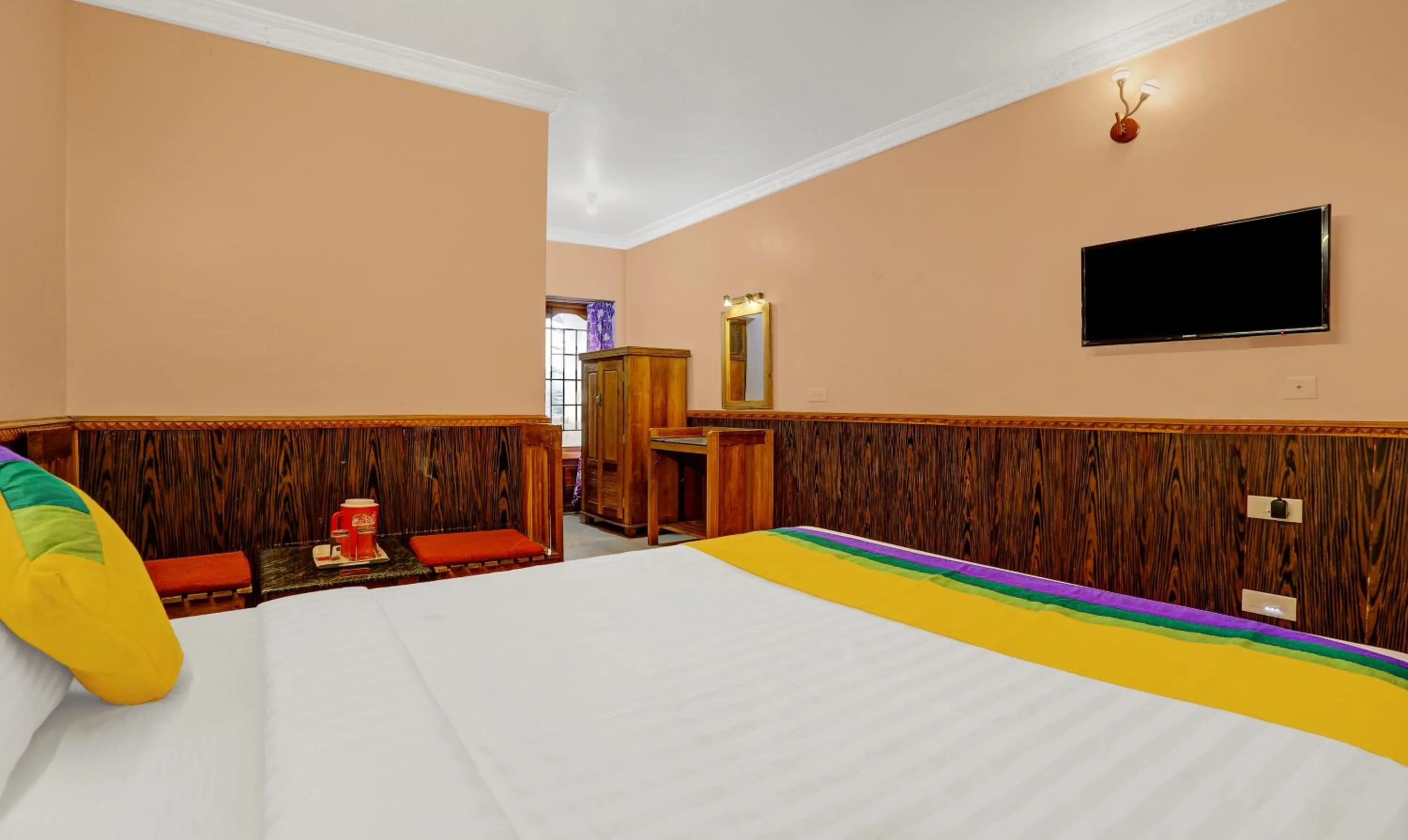 Bedroom, Bed in Itsy Hotels Rain Forest, 1 km from Rose Garden