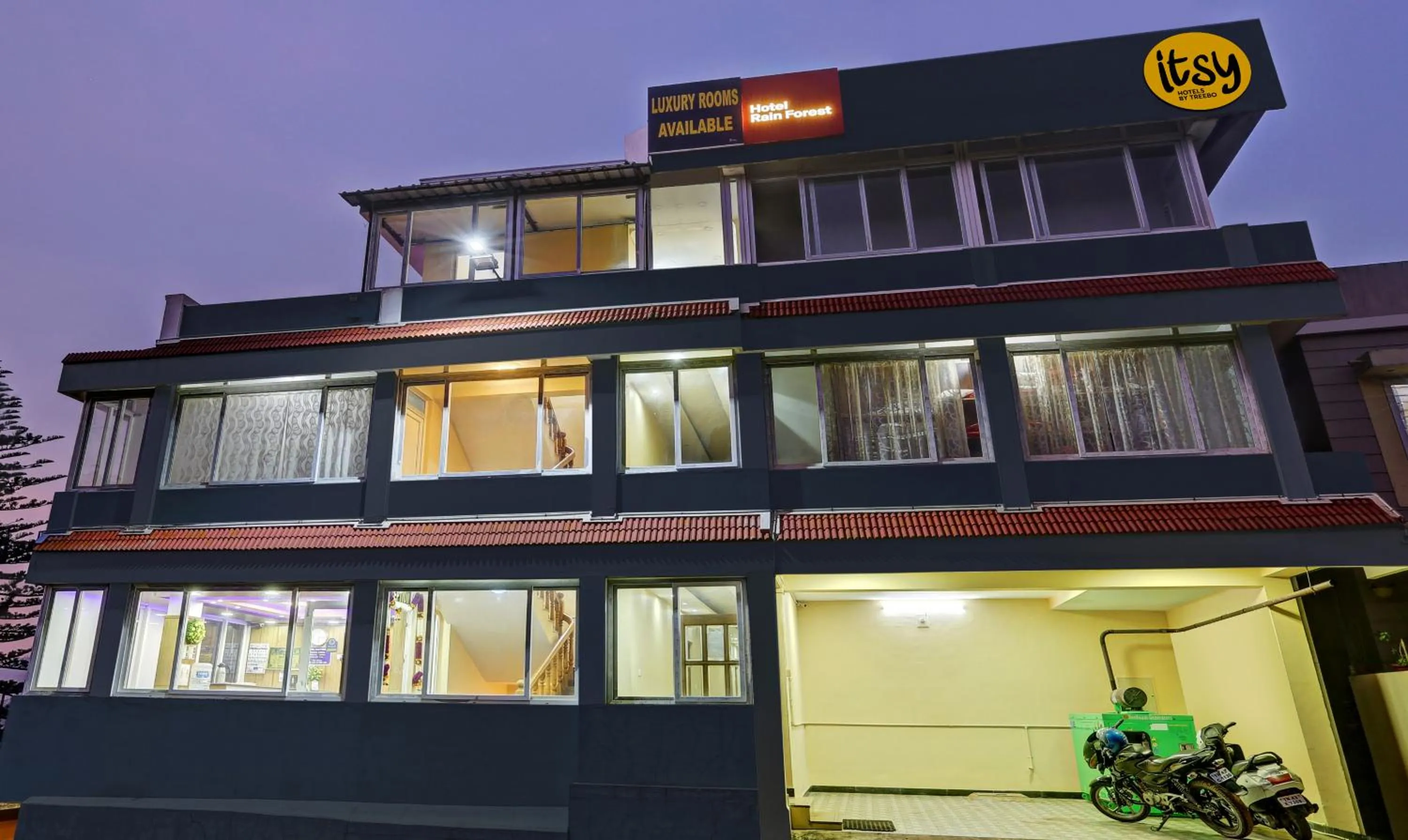 Facade/entrance in Itsy Hotels Rain Forest, 1 km from Rose Garden