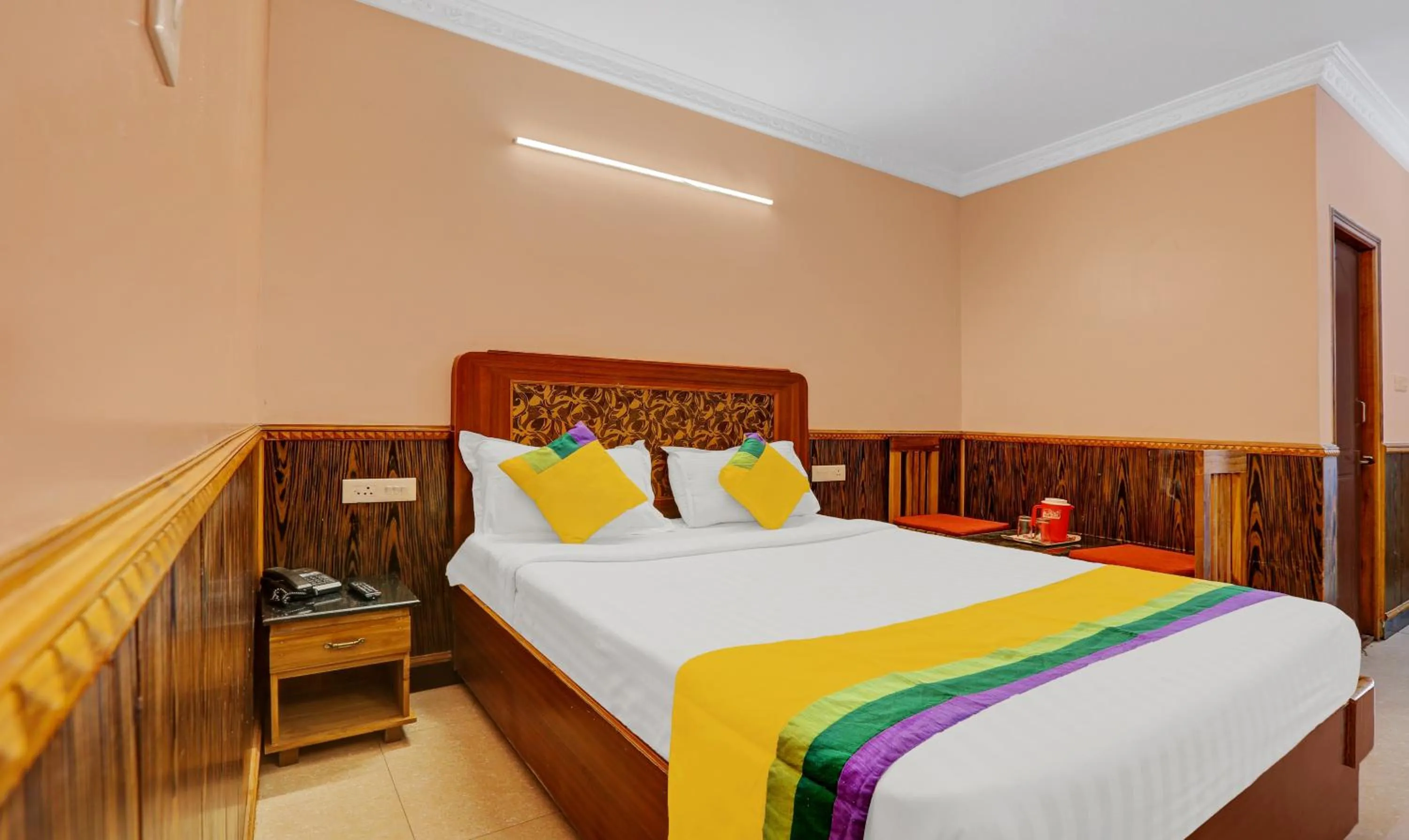 Bedroom, Bed in Itsy Hotels Rain Forest, 1 km from Rose Garden