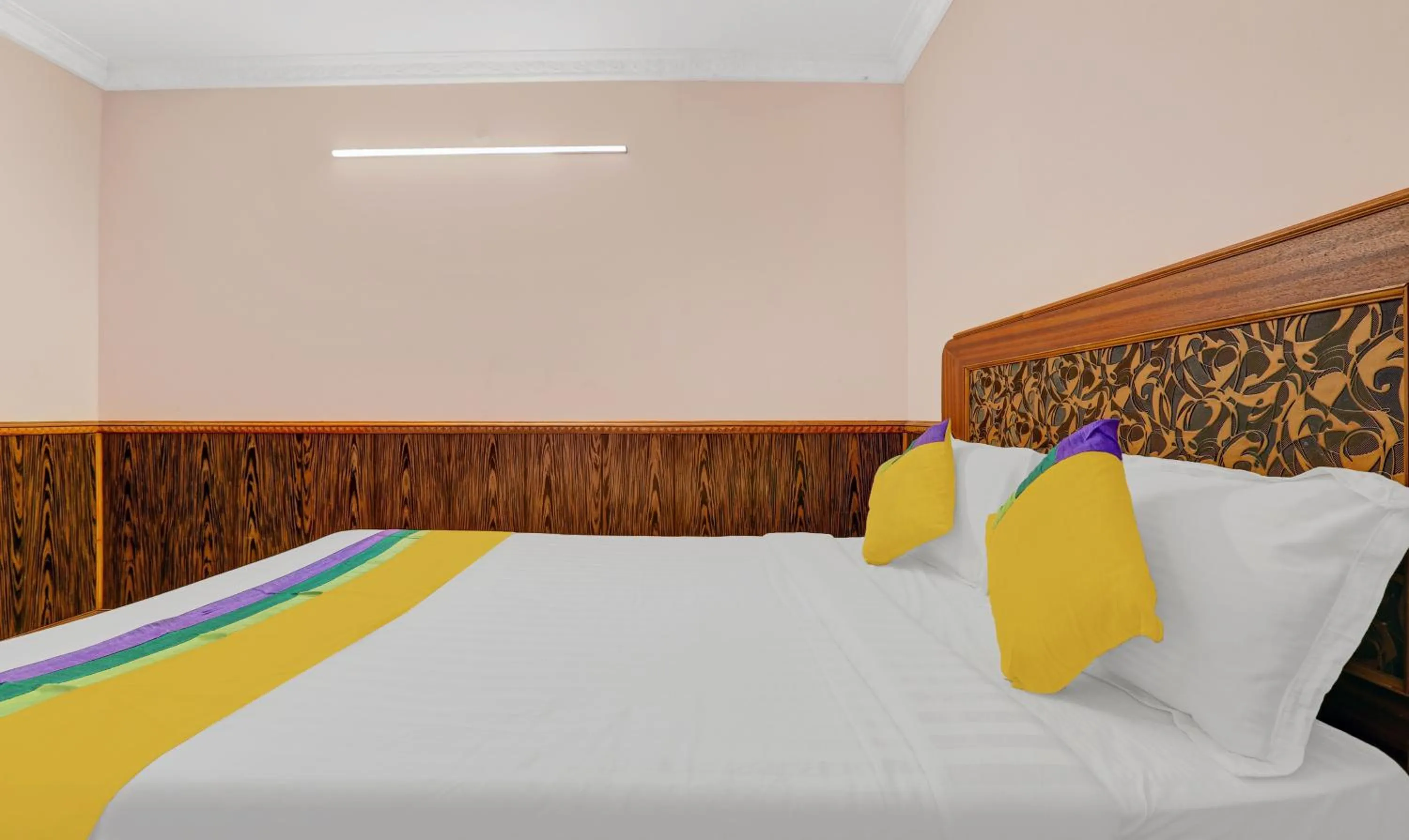 Bedroom, Bed in Itsy Hotels Rain Forest, 1 km from Rose Garden