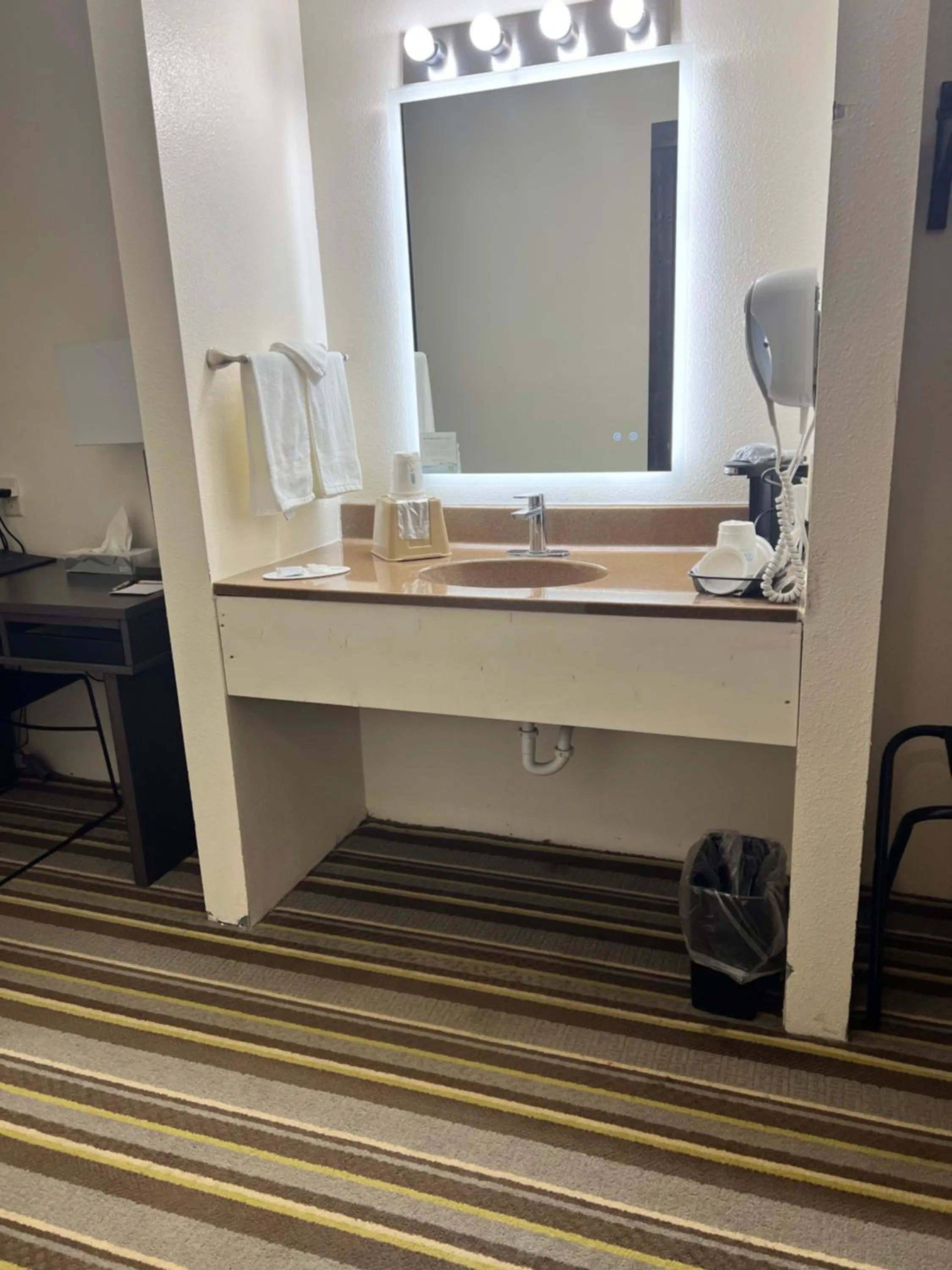 Bedroom in Super 8 by Wyndham Nebraska City