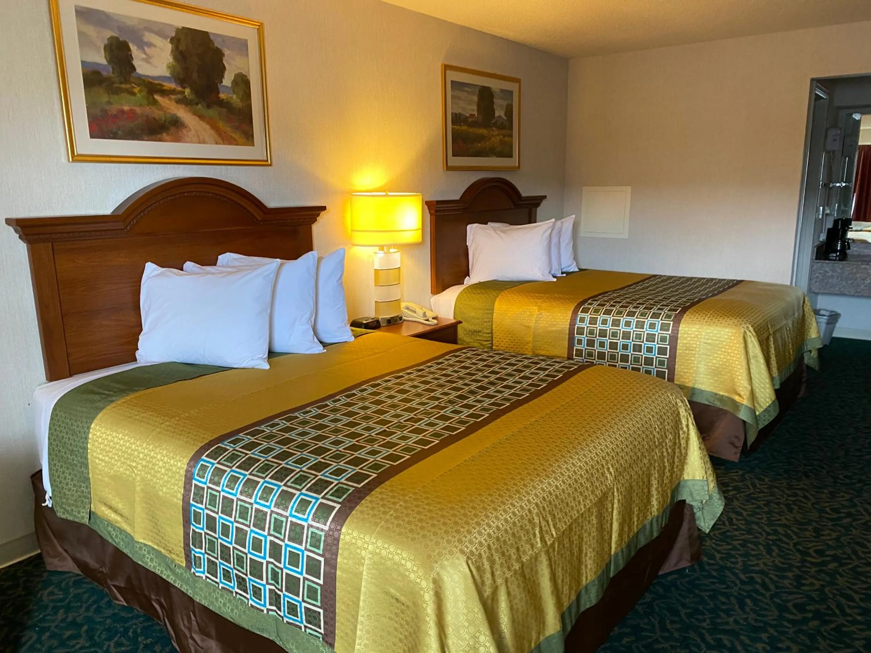 Photo of the whole room, Bed in Harrisonville Inn & Suites