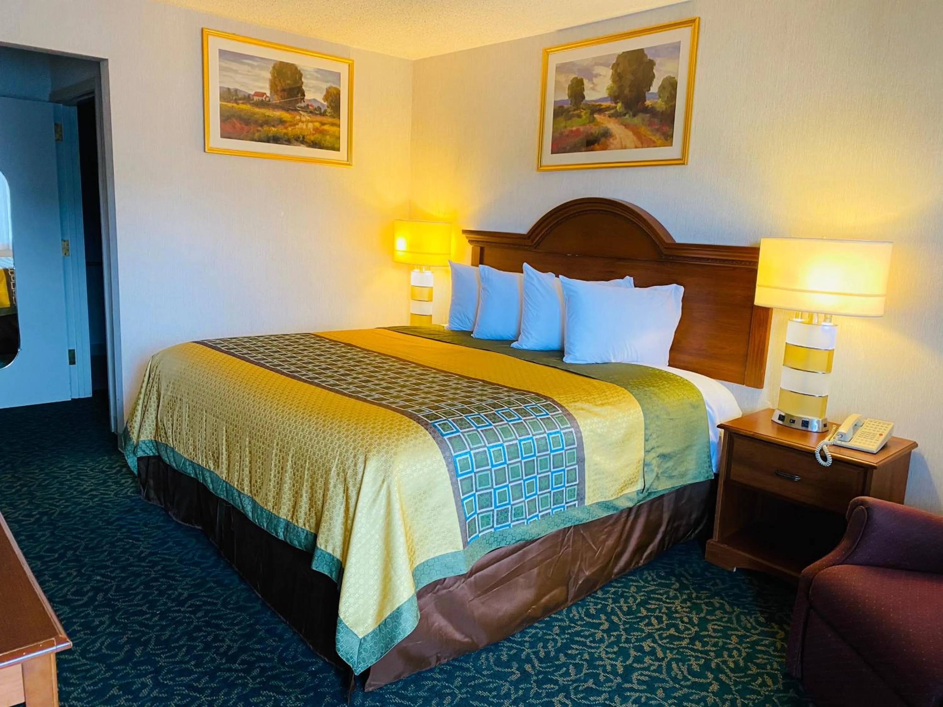 Bed in Harrisonville Inn & Suites