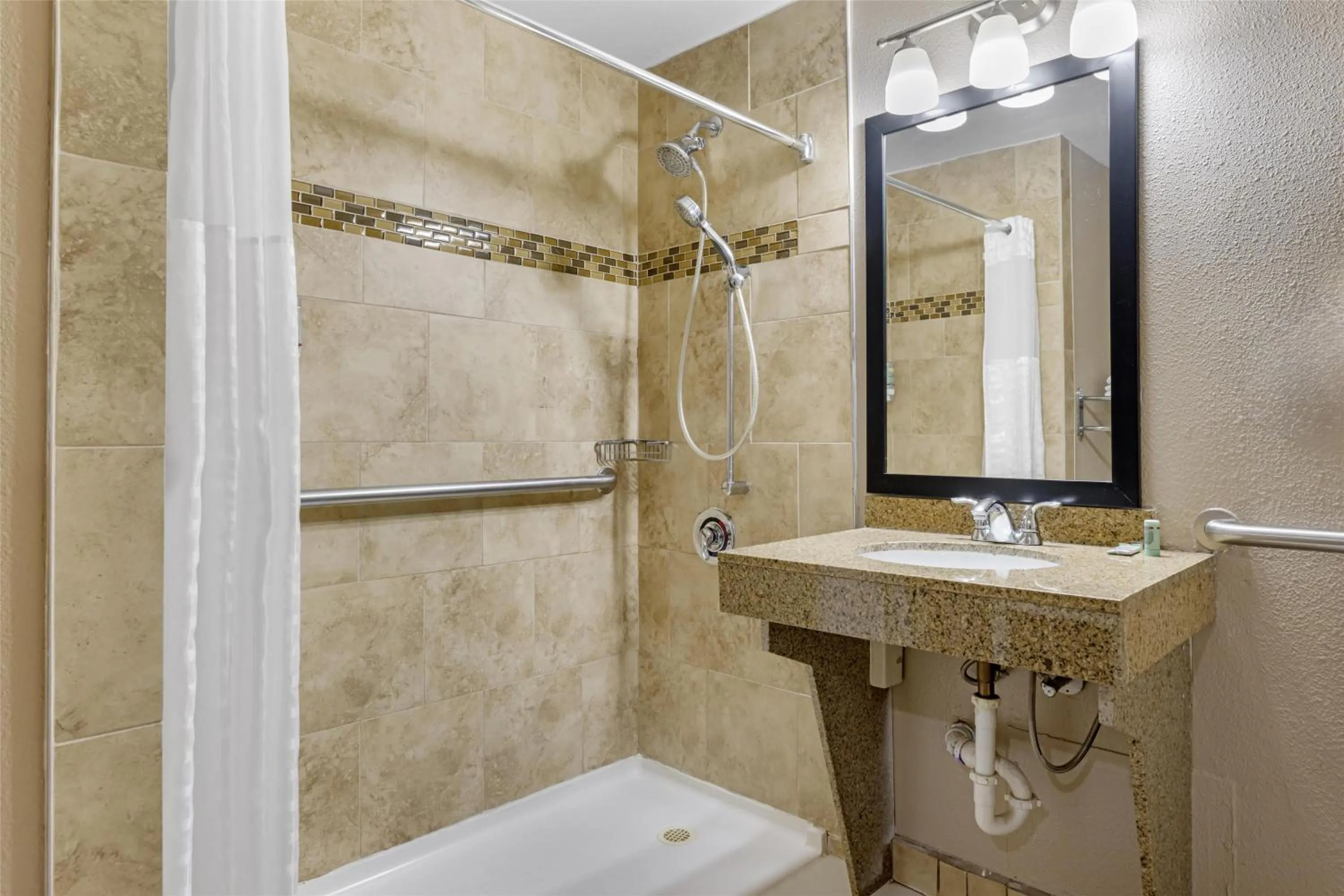 Bathroom in Best Western El Rancho Palacio