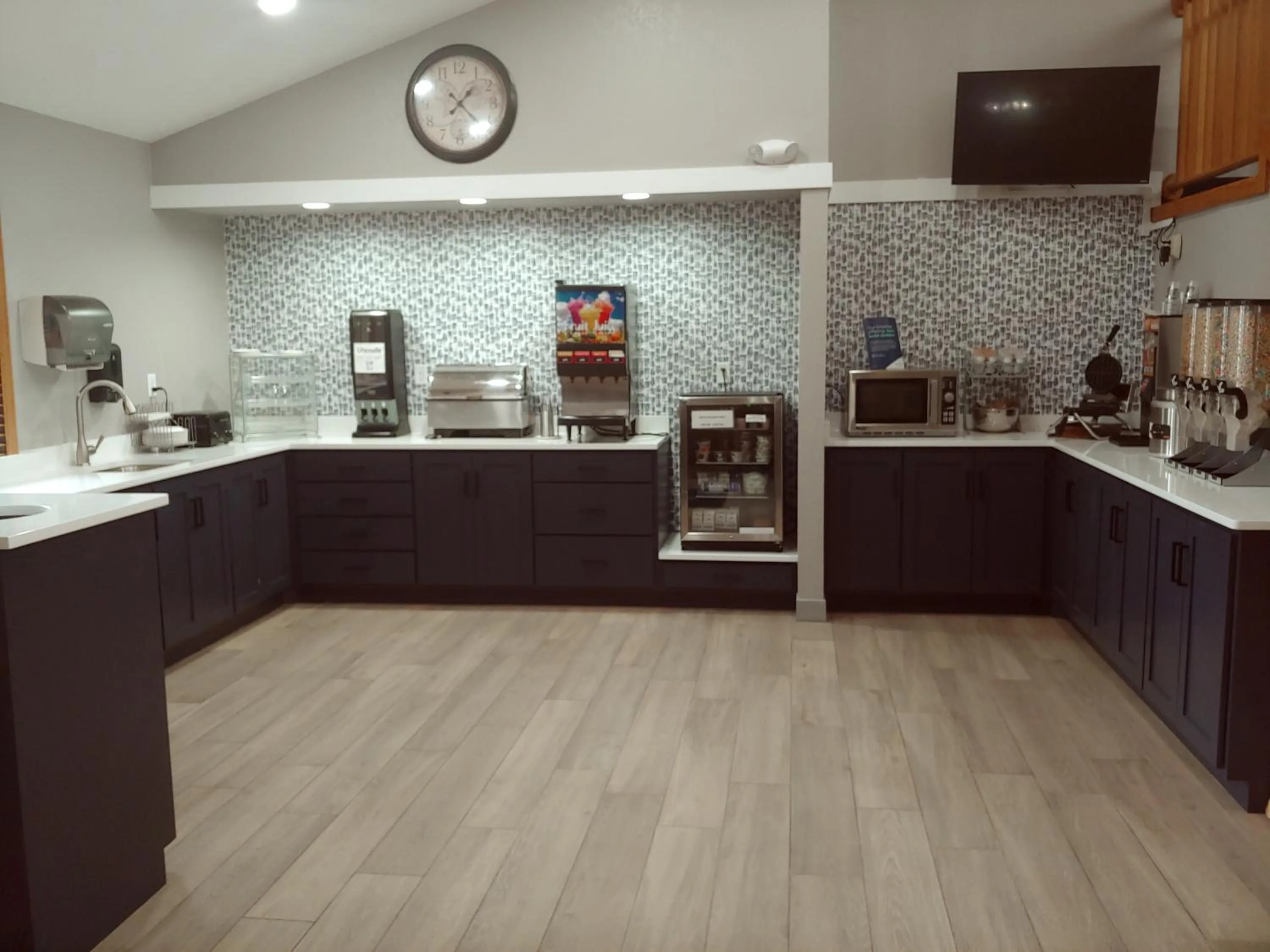 Breakfast in AmericInn by Wyndham Dickinson