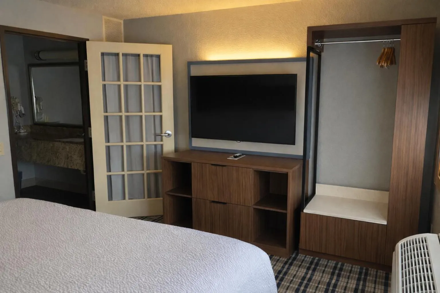 Bedroom, Bed in AmericInn by Wyndham Dickinson