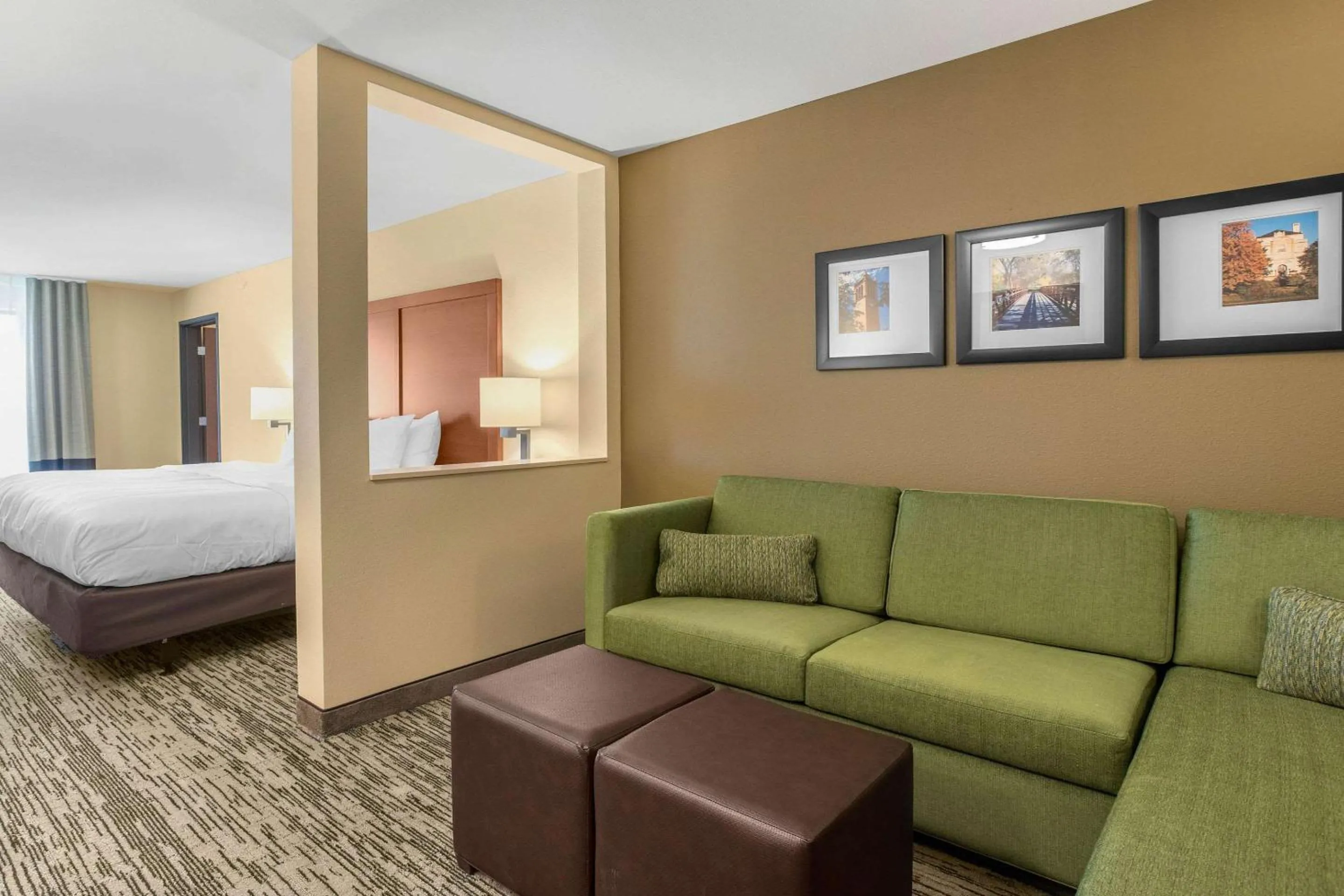 Photo of the whole room, Bed in Comfort Inn & Suites Ames near ISU Campus