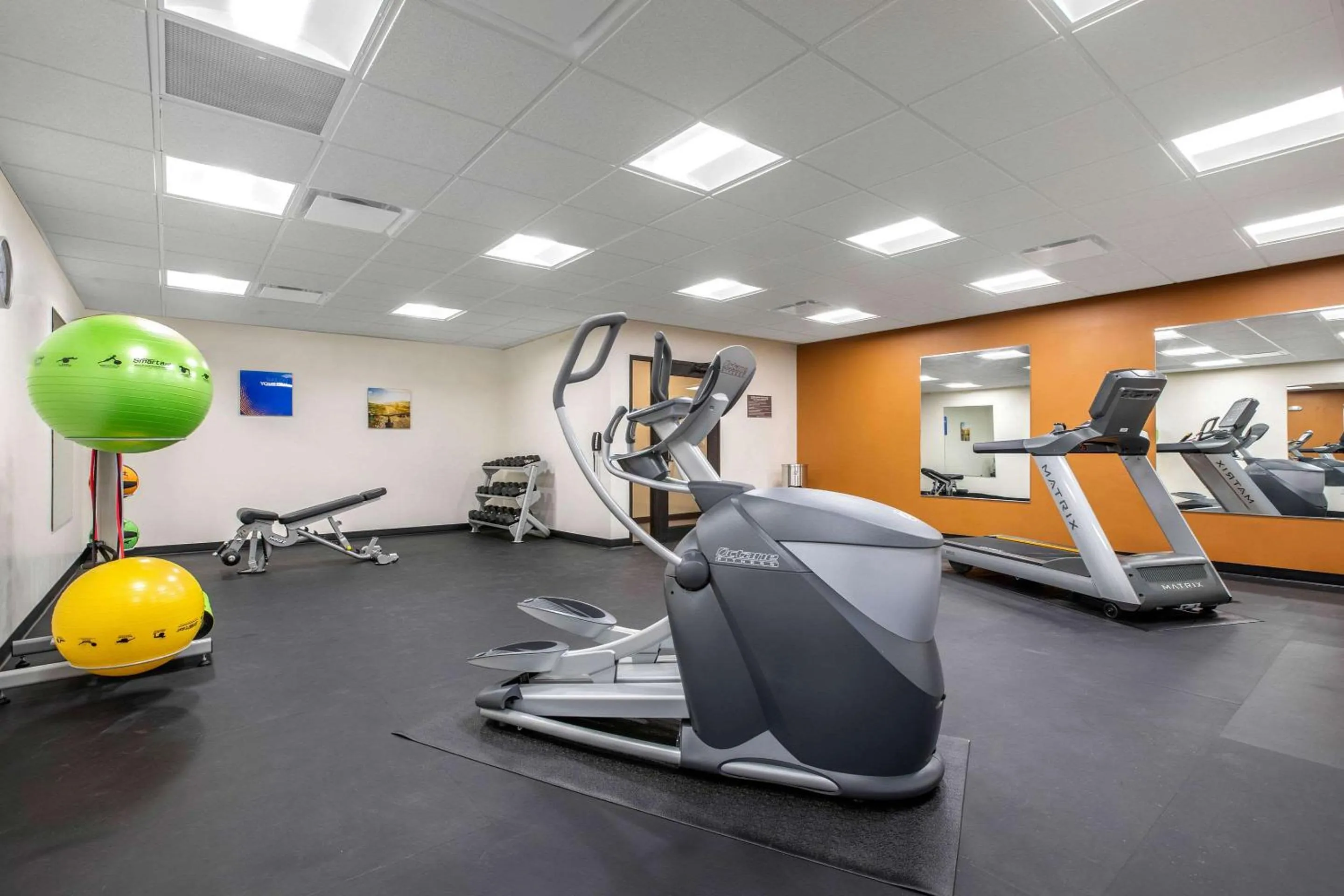 Fitness centre/facilities in Comfort Inn & Suites Ames near ISU Campus