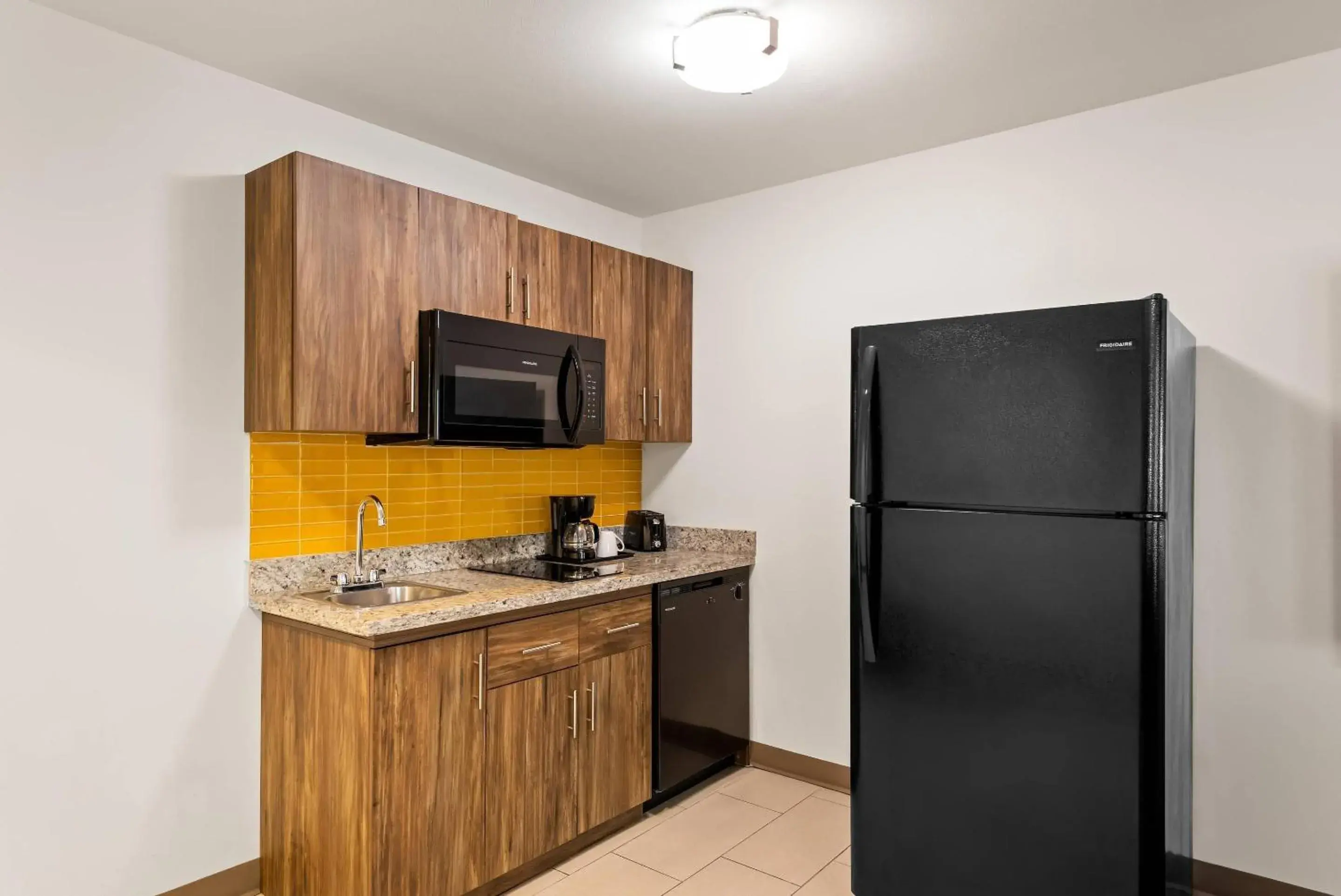 King Suite with Kitchen and Roll-In Shower - Accessible/Non-Smoking in MainStay Suites El Centro I-8 King Suite with Kitchen and Roll-In Shower - Accessible/Non-Smoking in MainStay Suites El Centro I-8