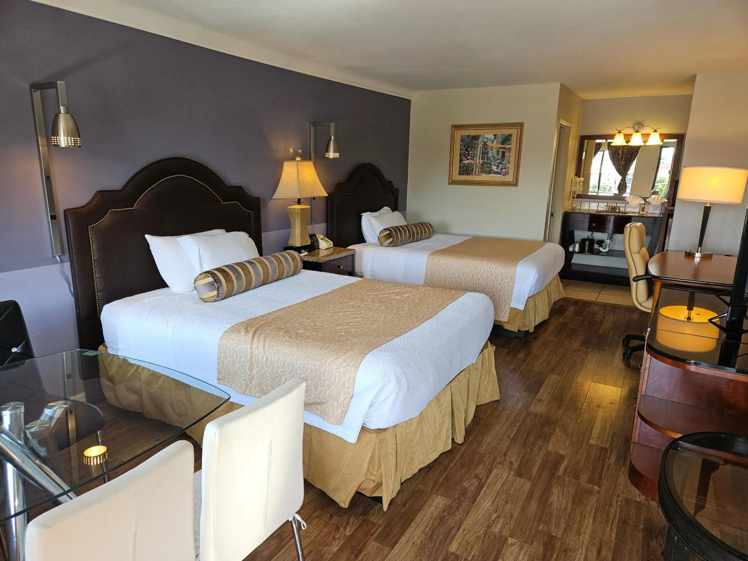 Bed in Fullerton Inn