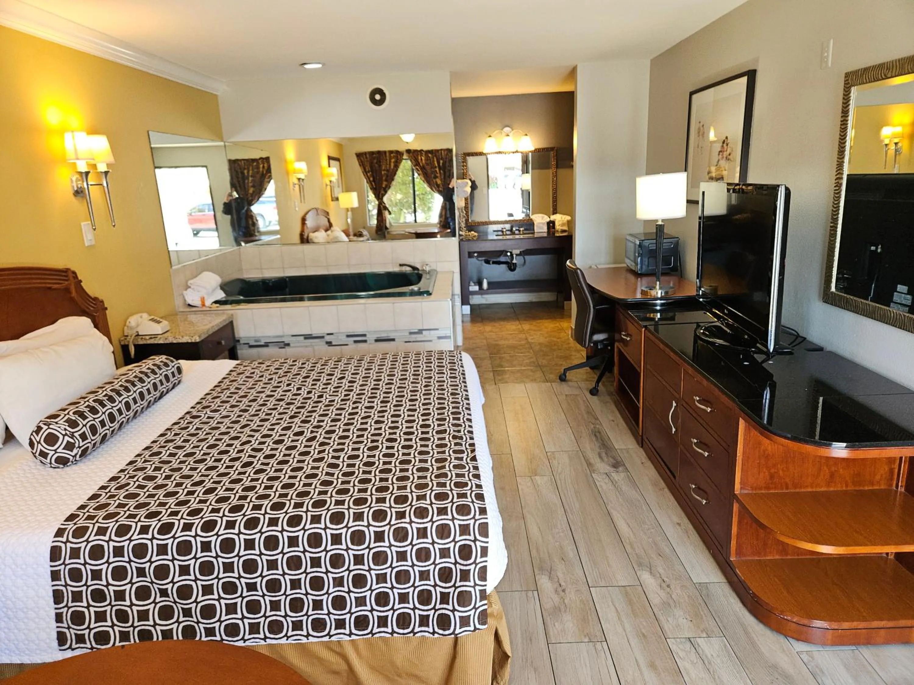 Bed in Fullerton Inn