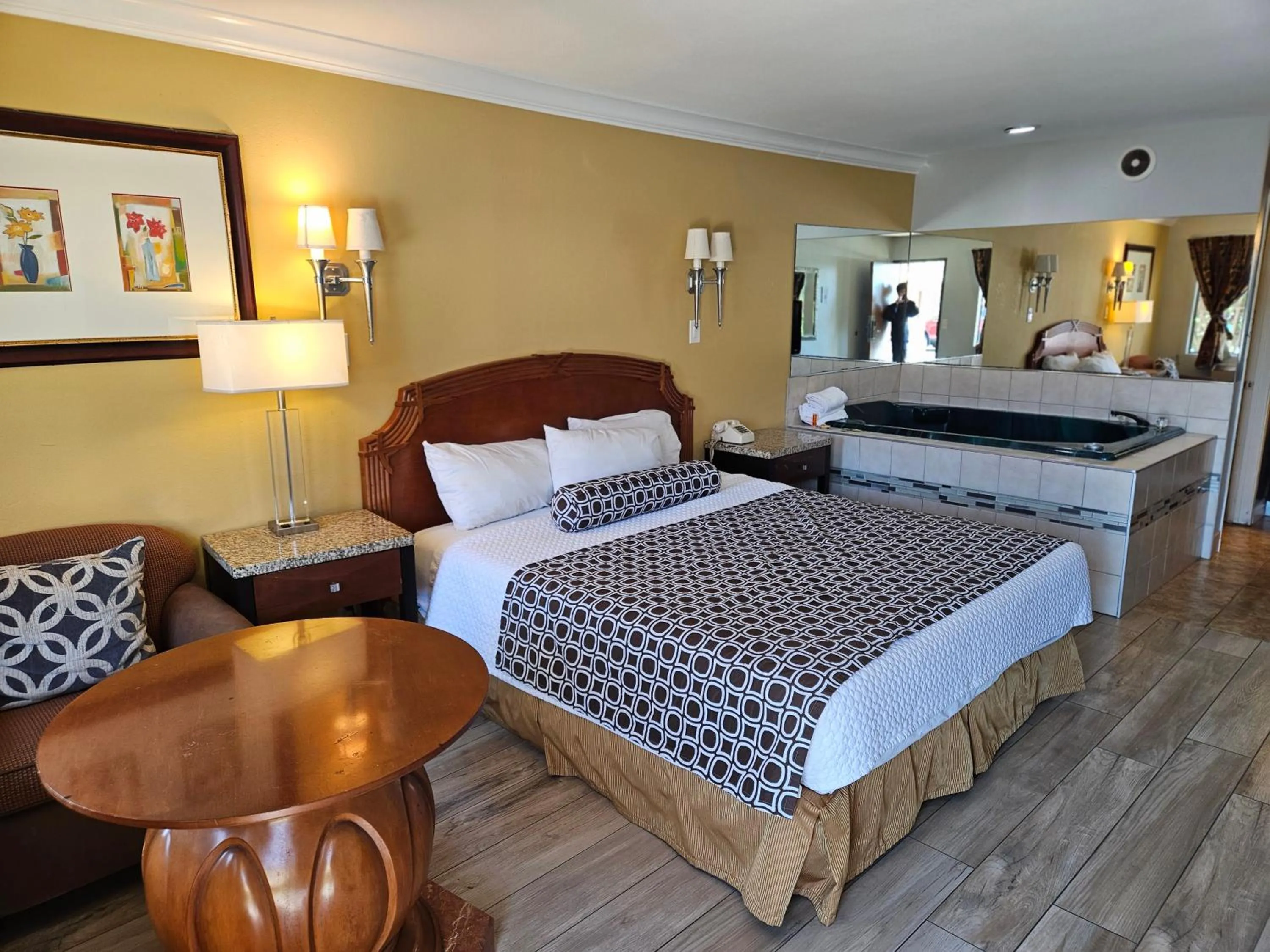 Bed in Fullerton Inn