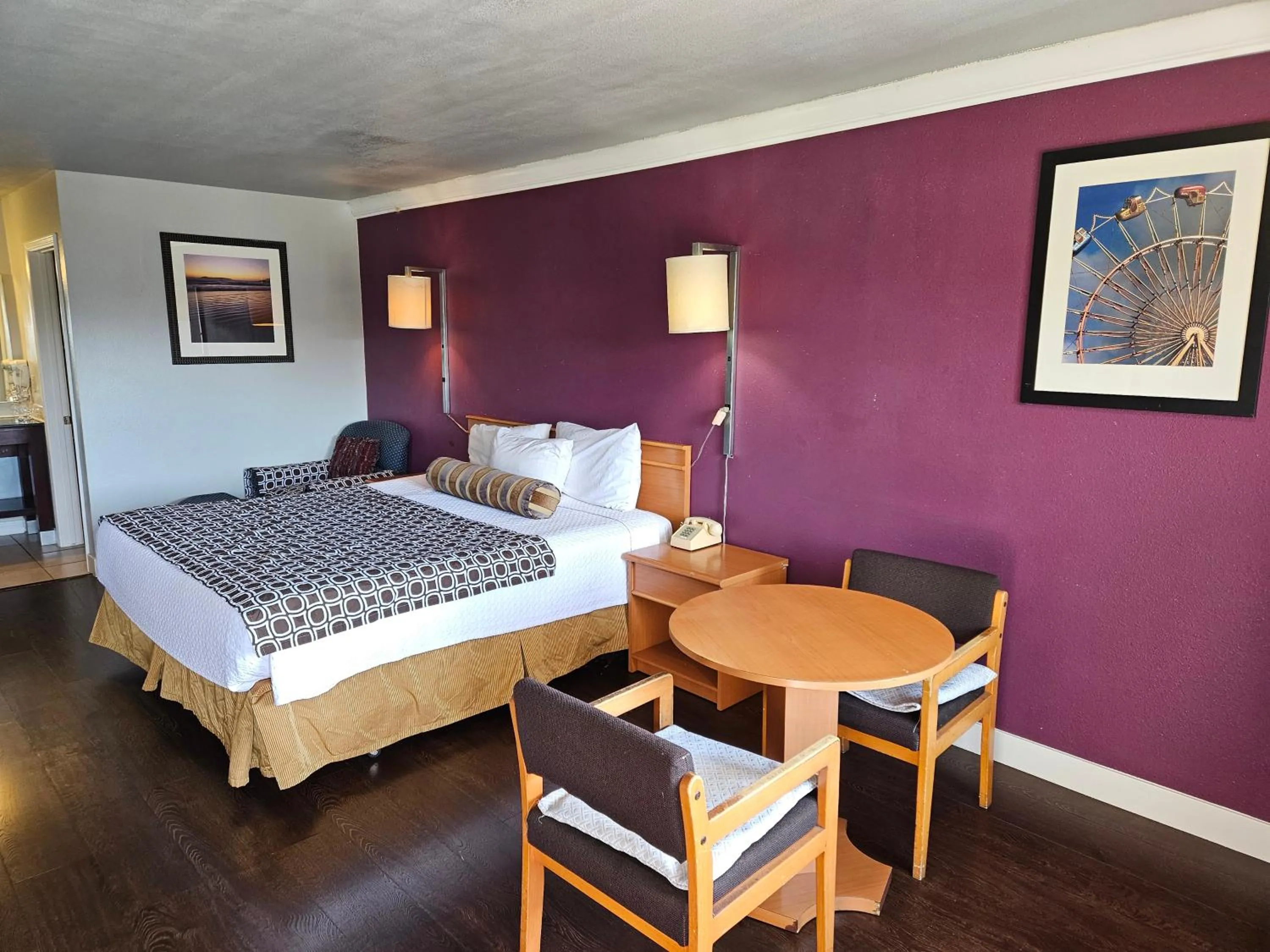 Bed in Fullerton Inn