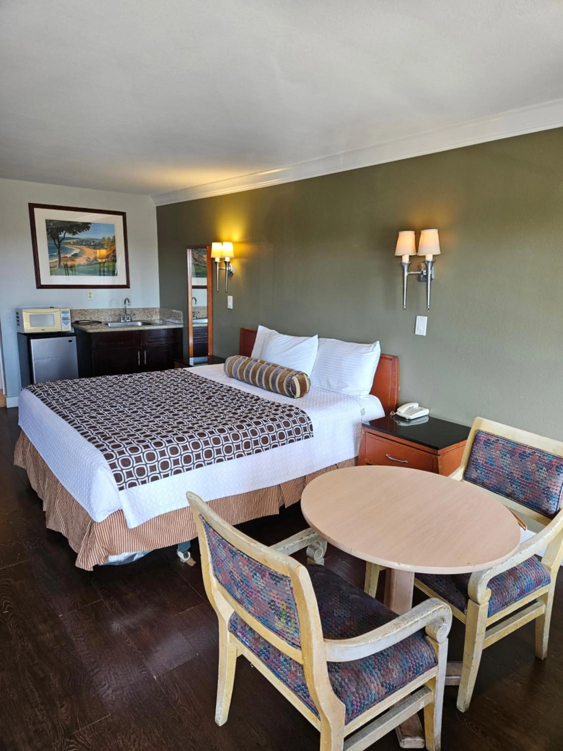 Bed in Fullerton Inn