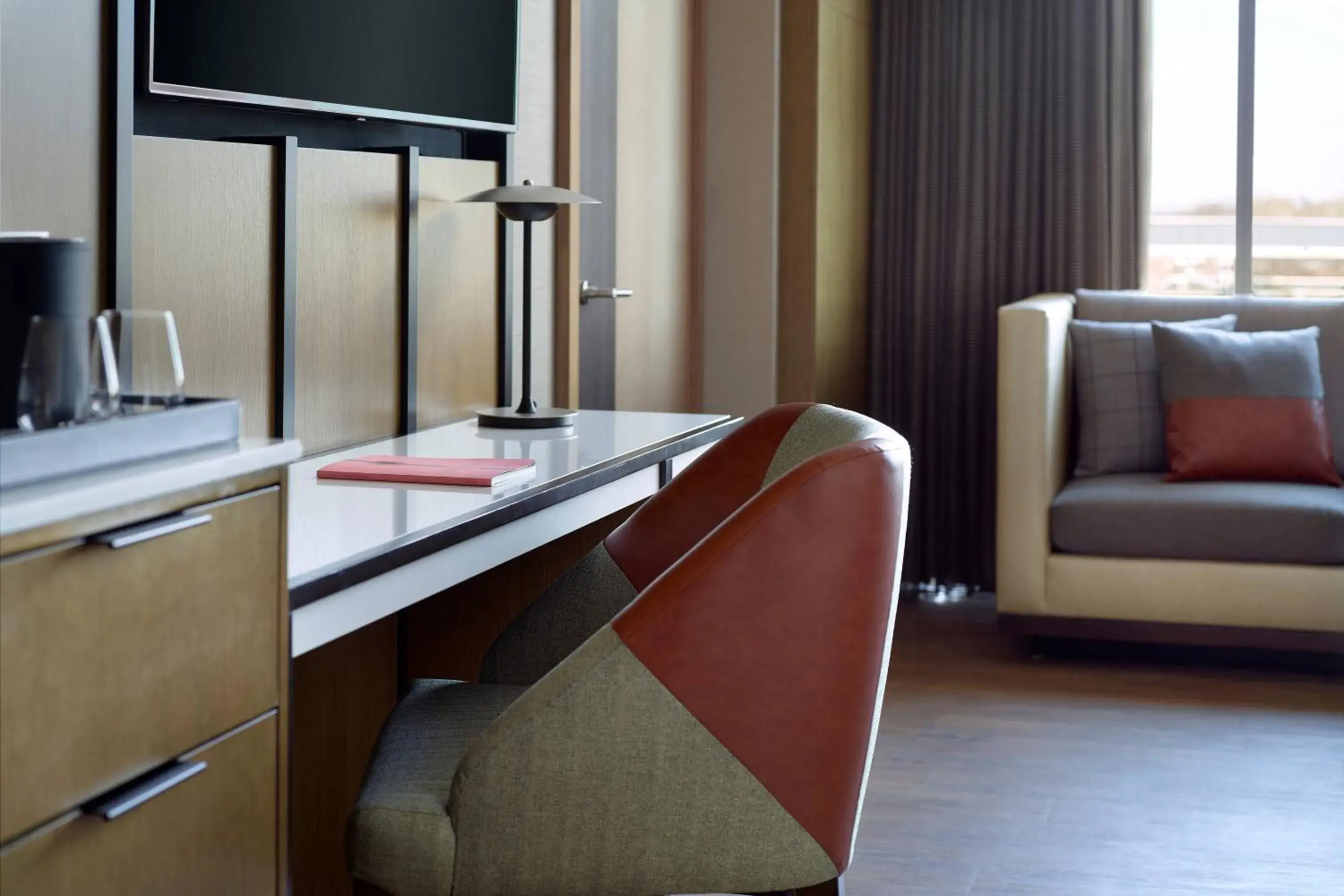 King Room with Adapted Tub - Mobility Accessible in Lexington Marriott City Center King Room with Adapted Tub - Mobility Accessible in Lexington Marriott City Center