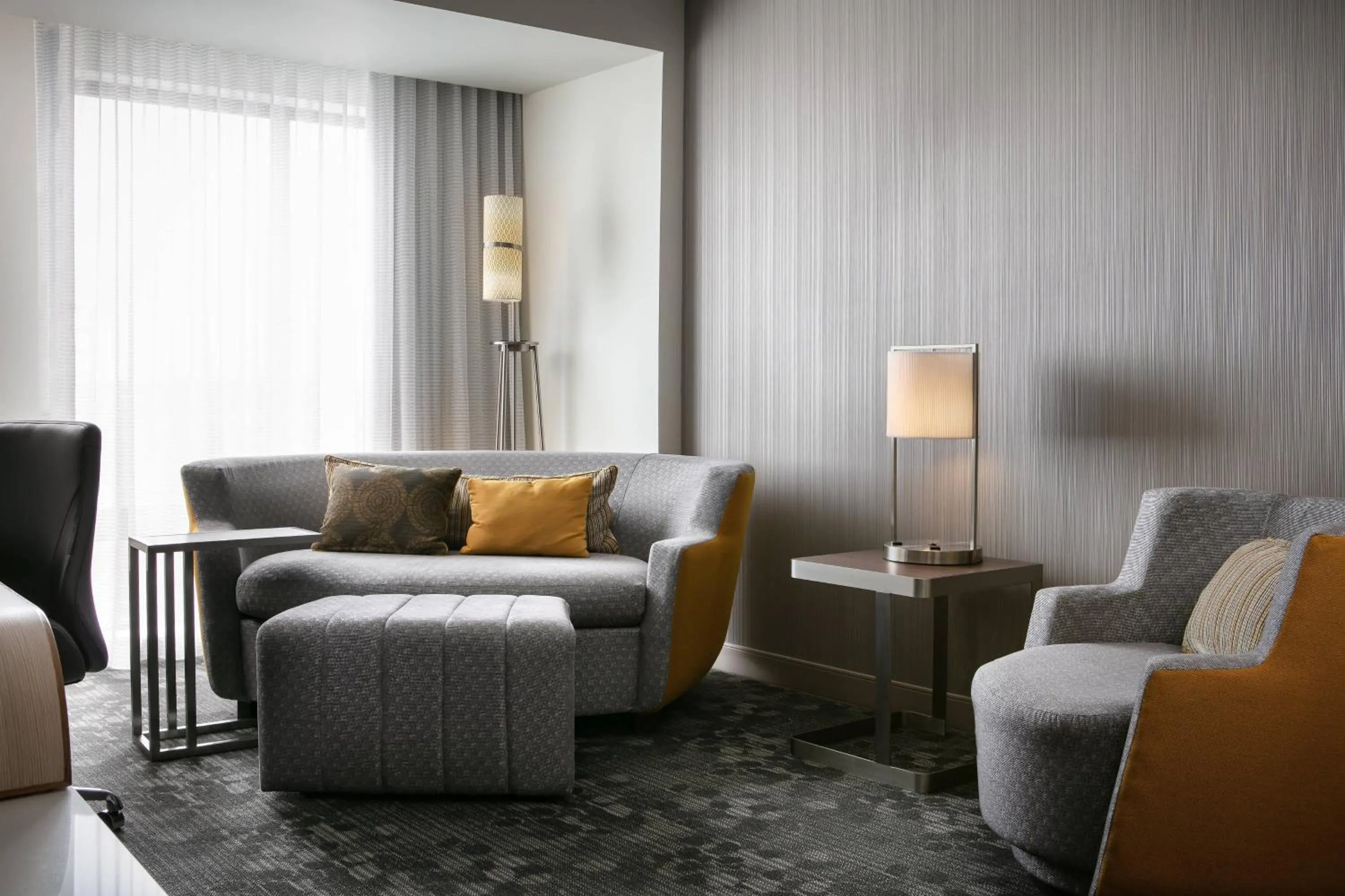 Photo of the whole room in Courtyard Sioux City Downtown/Convention Center