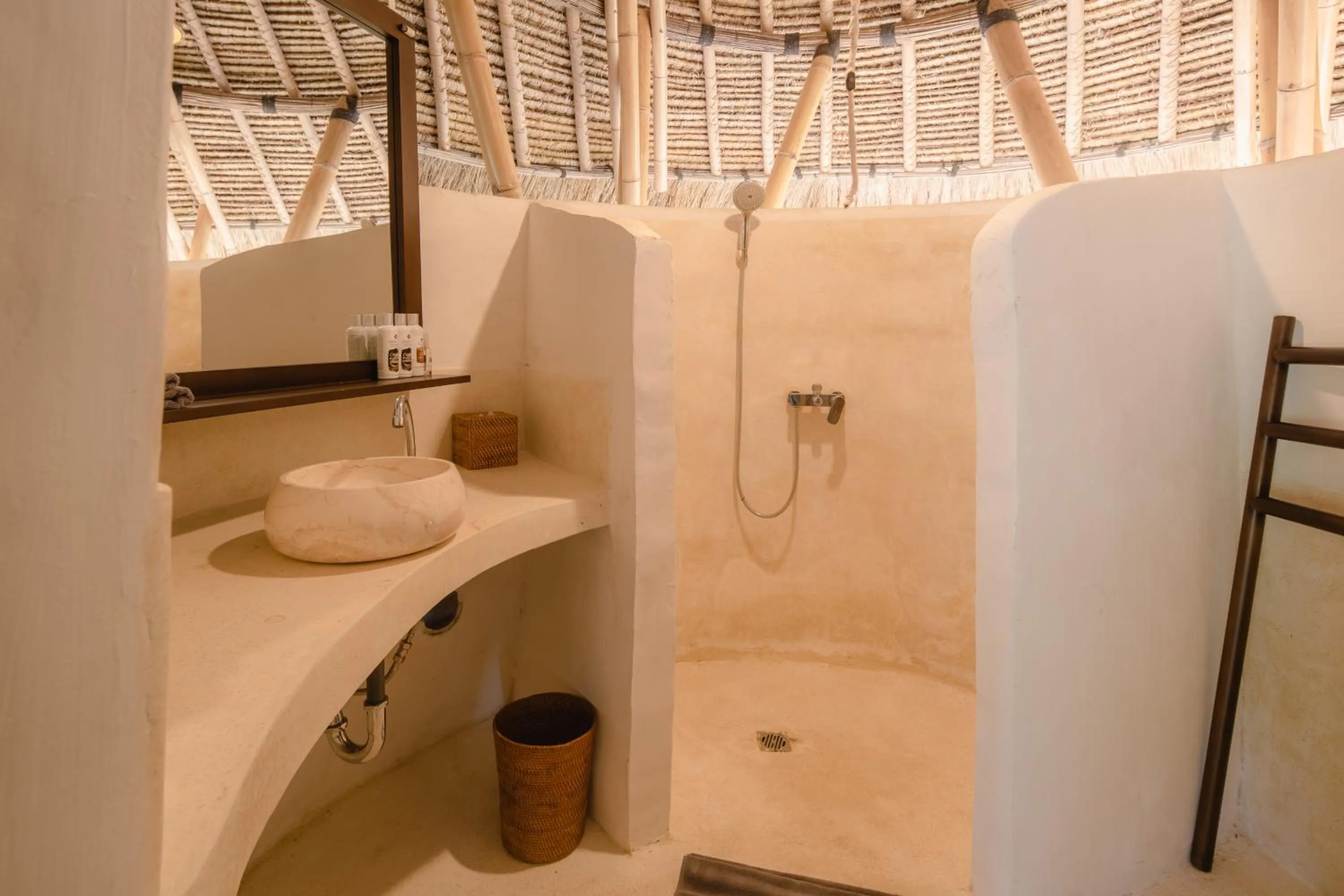 Shower in Mana Earthly Paradise