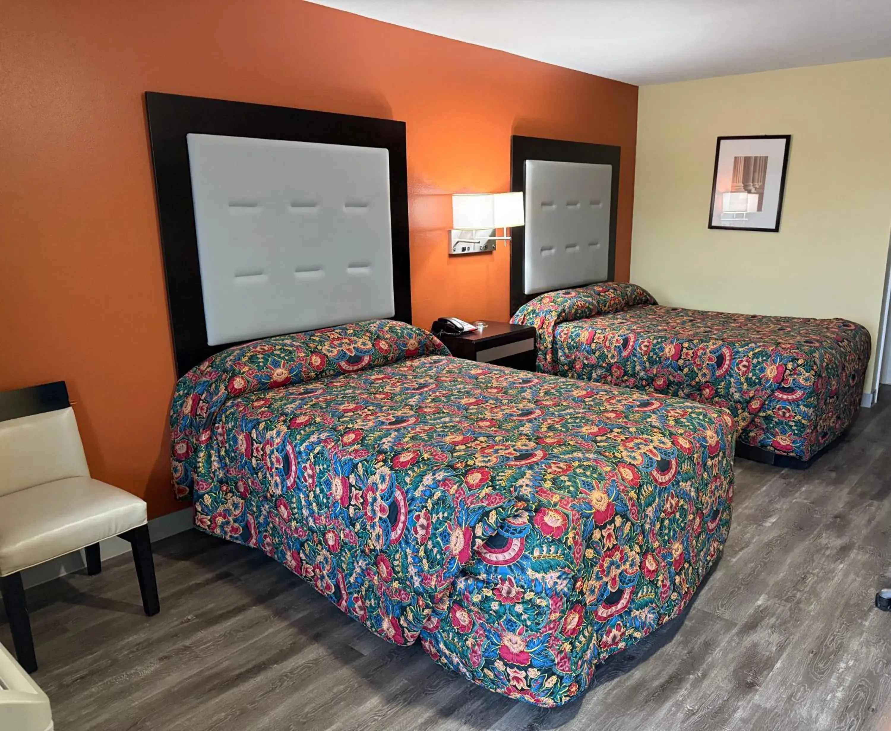 Double Room with Two Double Beds - Smoking in Liberty Inn - Collins Double Room with Two Double Beds - Smoking in Liberty Inn - Collins