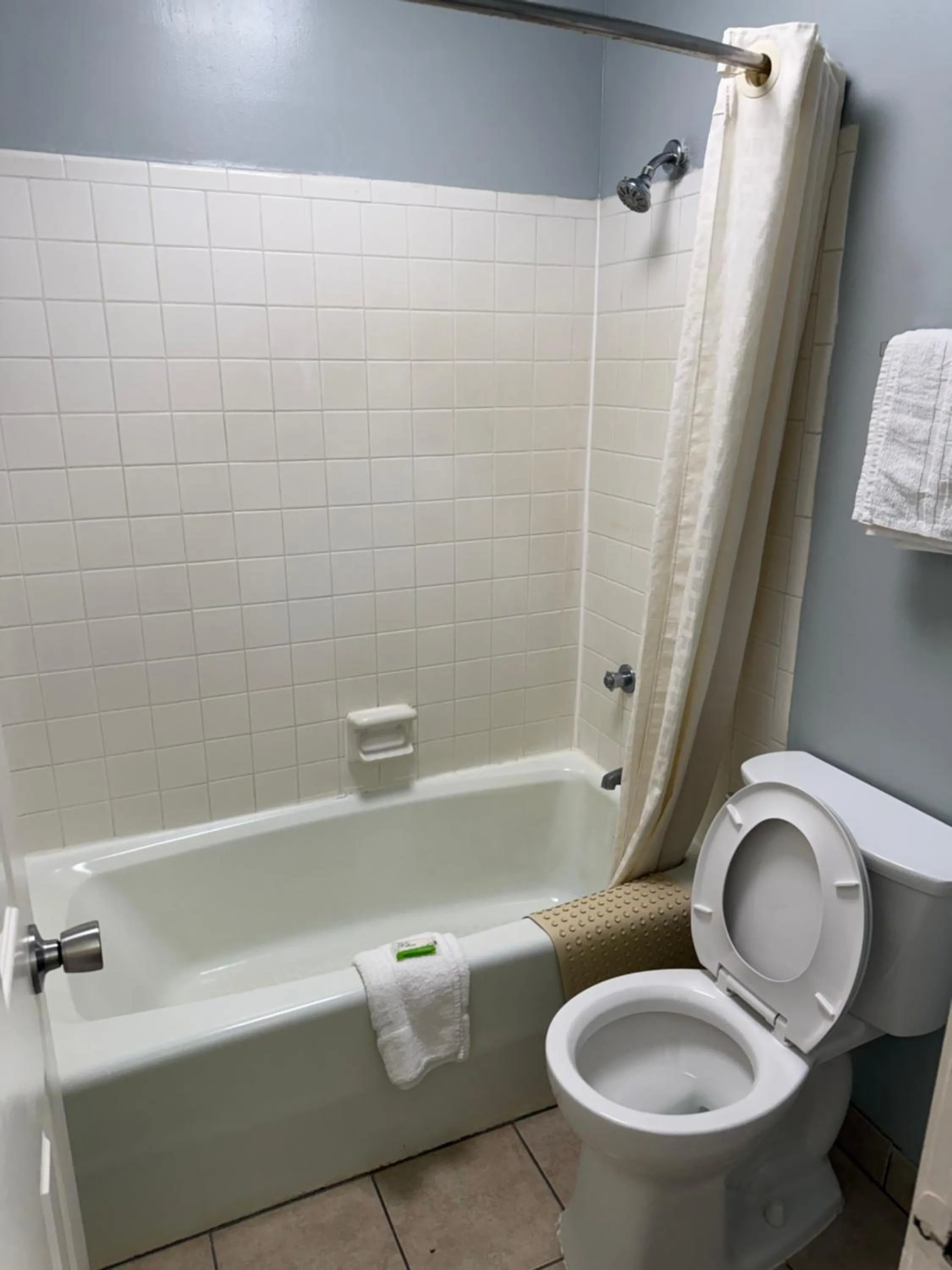 Bathroom in Liberty Inn - Collins