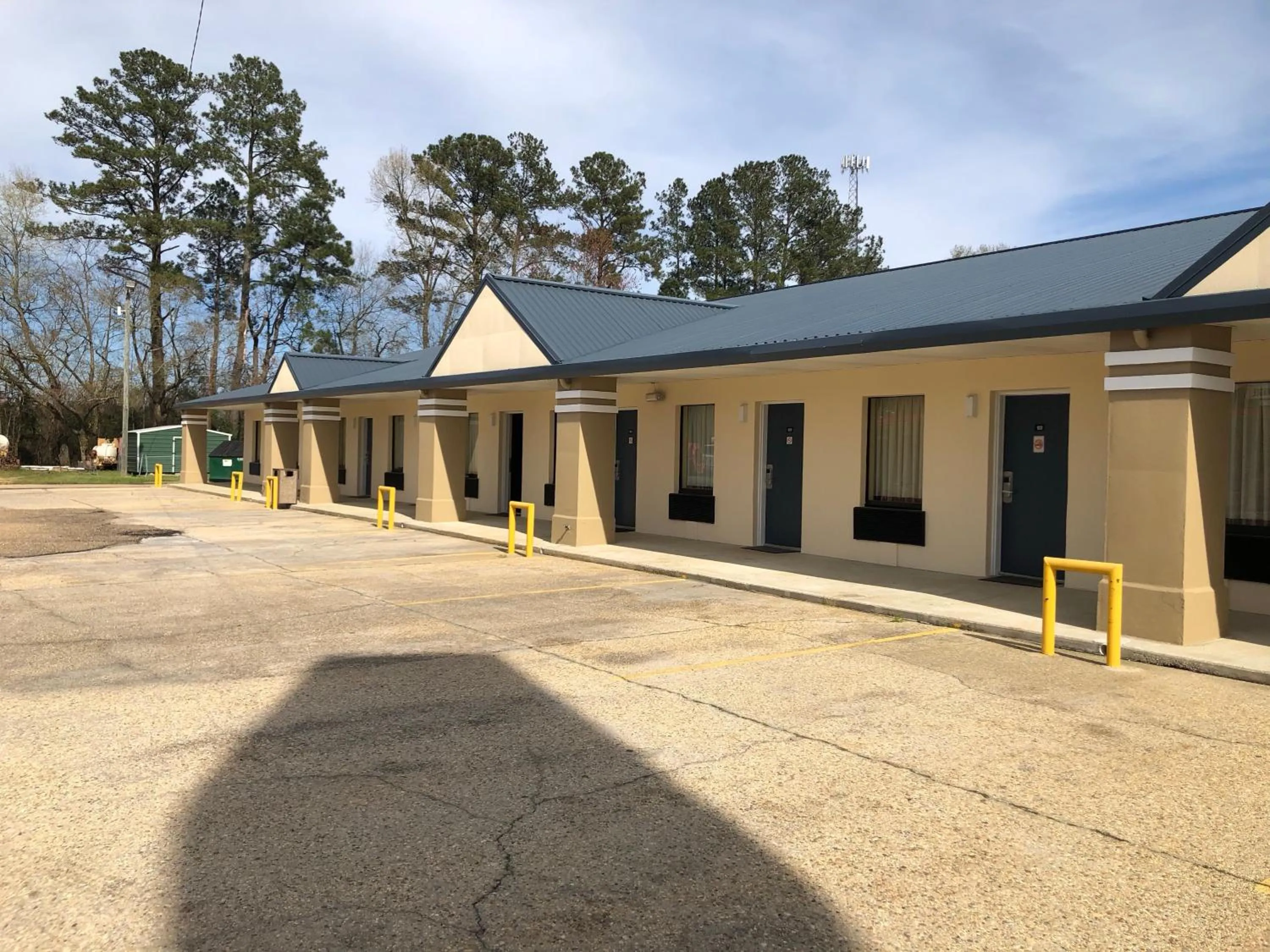 Property building in Liberty Inn - Collins