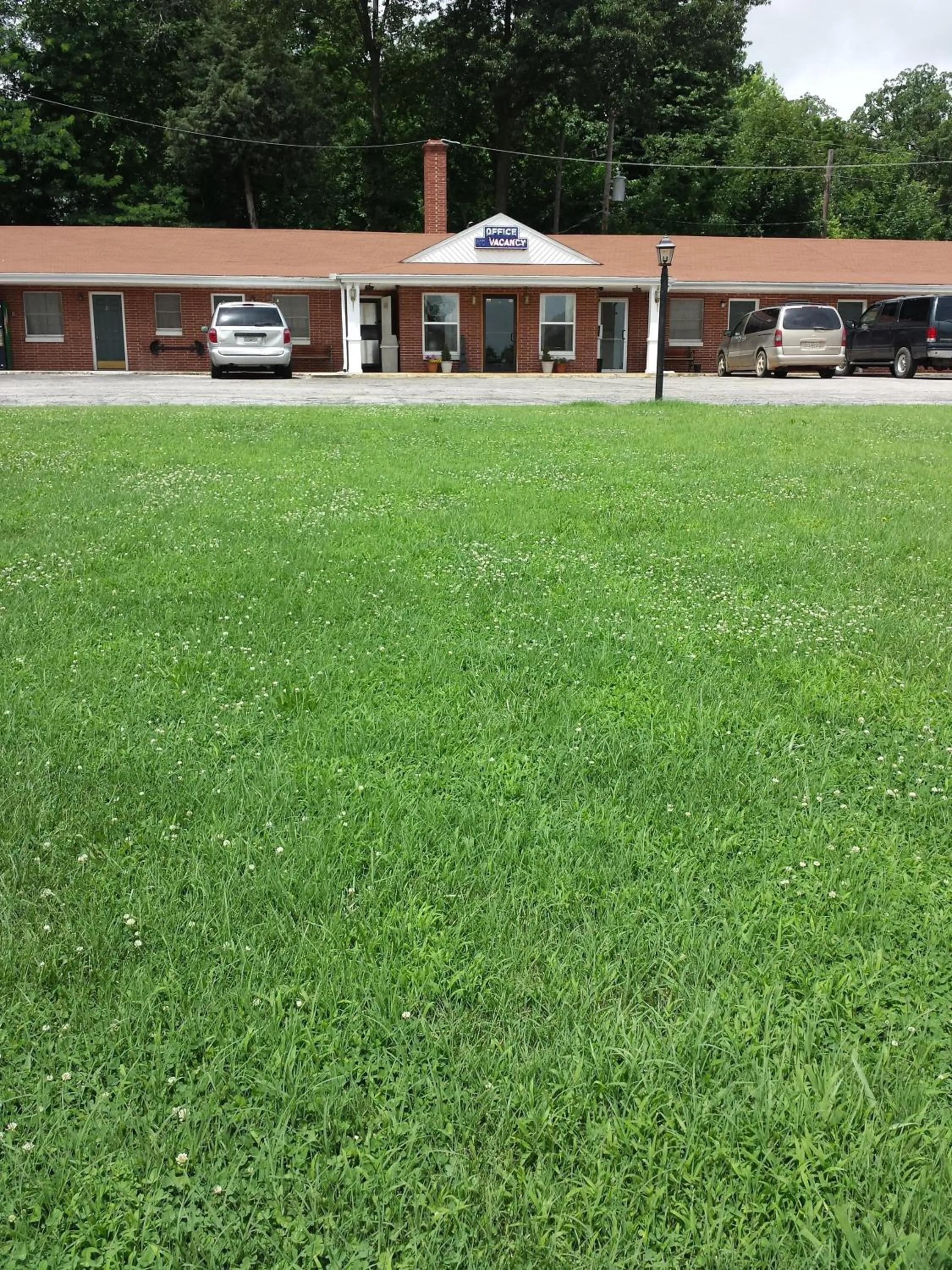 Facade/entrance in West Plains Motel