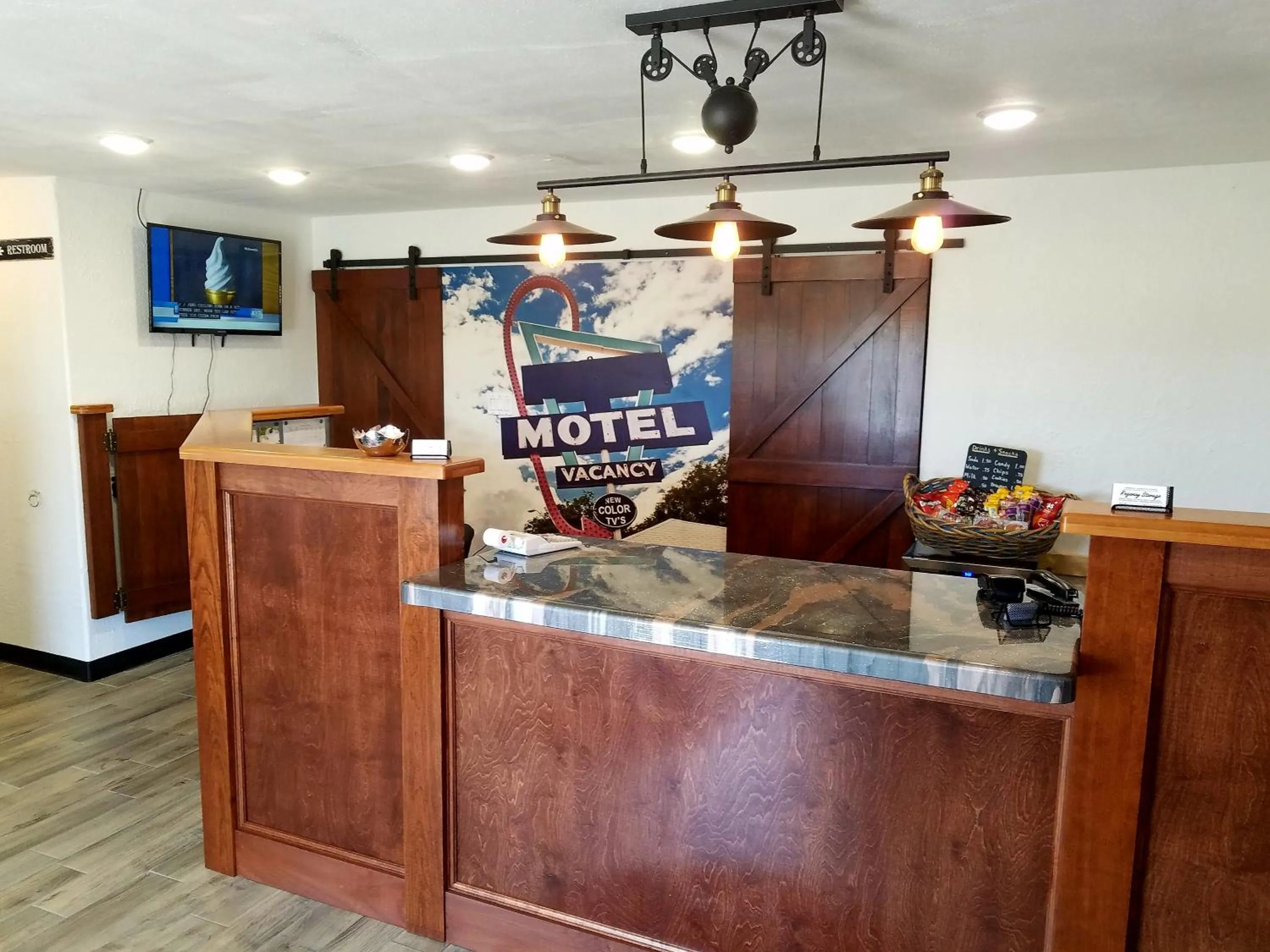 Lobby or reception in West Plains Motel