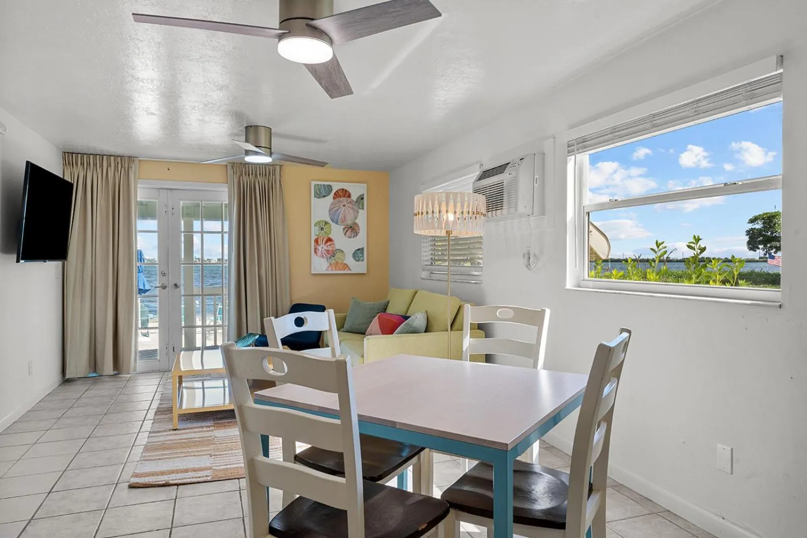 Living room in Parmer's Resort