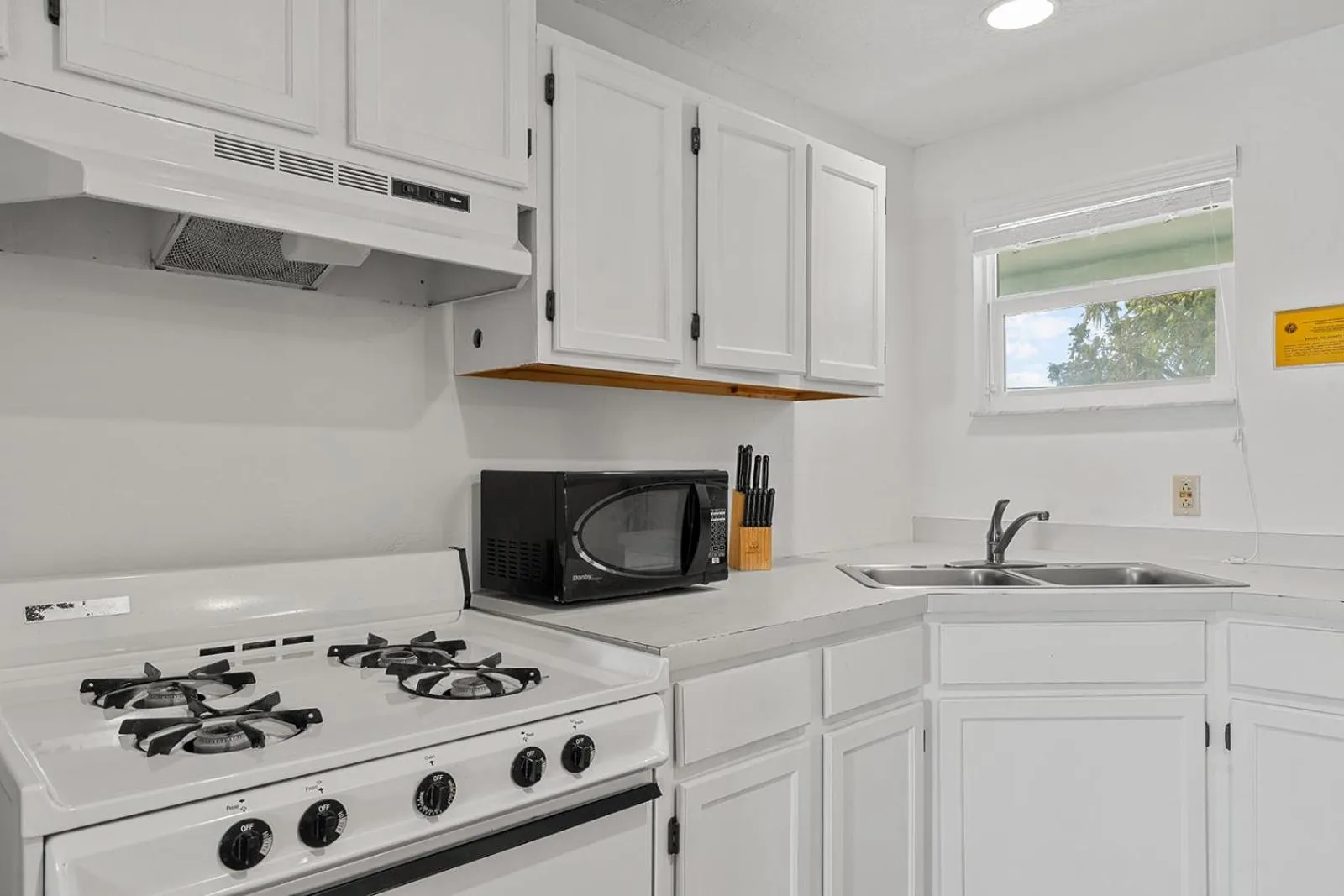 kitchen in Parmer's Resort