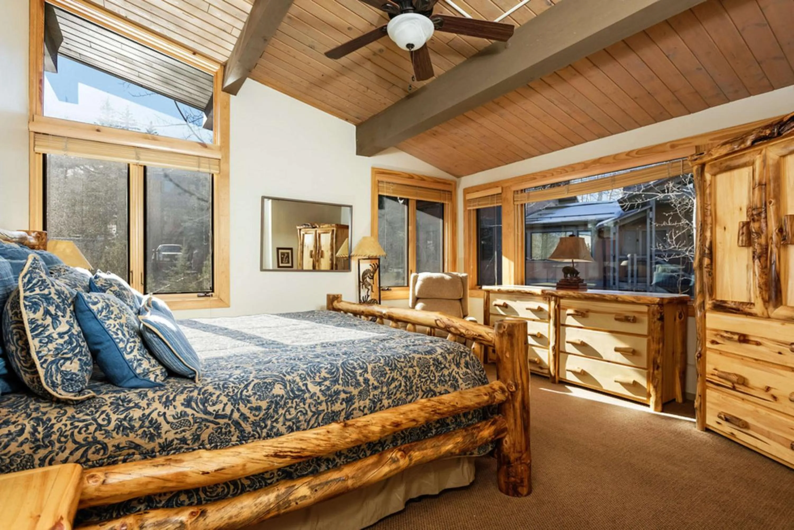 Photo of the whole room, Bed in Aspenwood - CoralTree Residence Collection