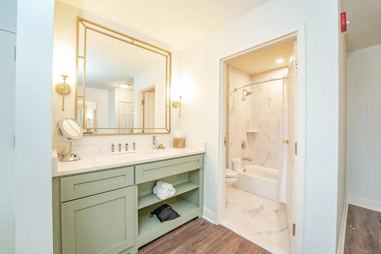 Bathroom in Chateau Renault