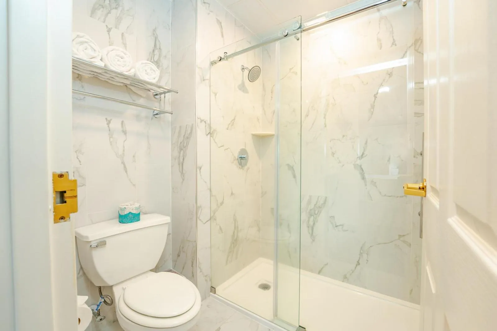 Shower in Chateau Renault