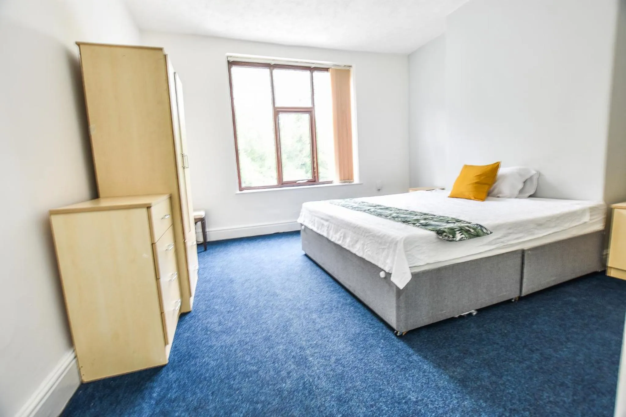 Bed in Regency GuestHouse Manchester North