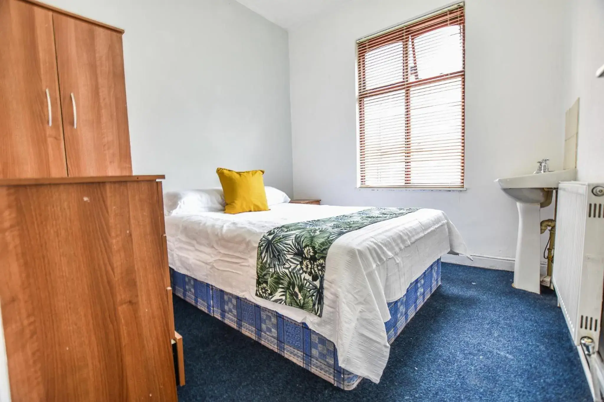 Double Room with Shared Bathroom in Regency GuestHouse Manchester North Double Room with Shared Bathroom in Regency GuestHouse Manchester North