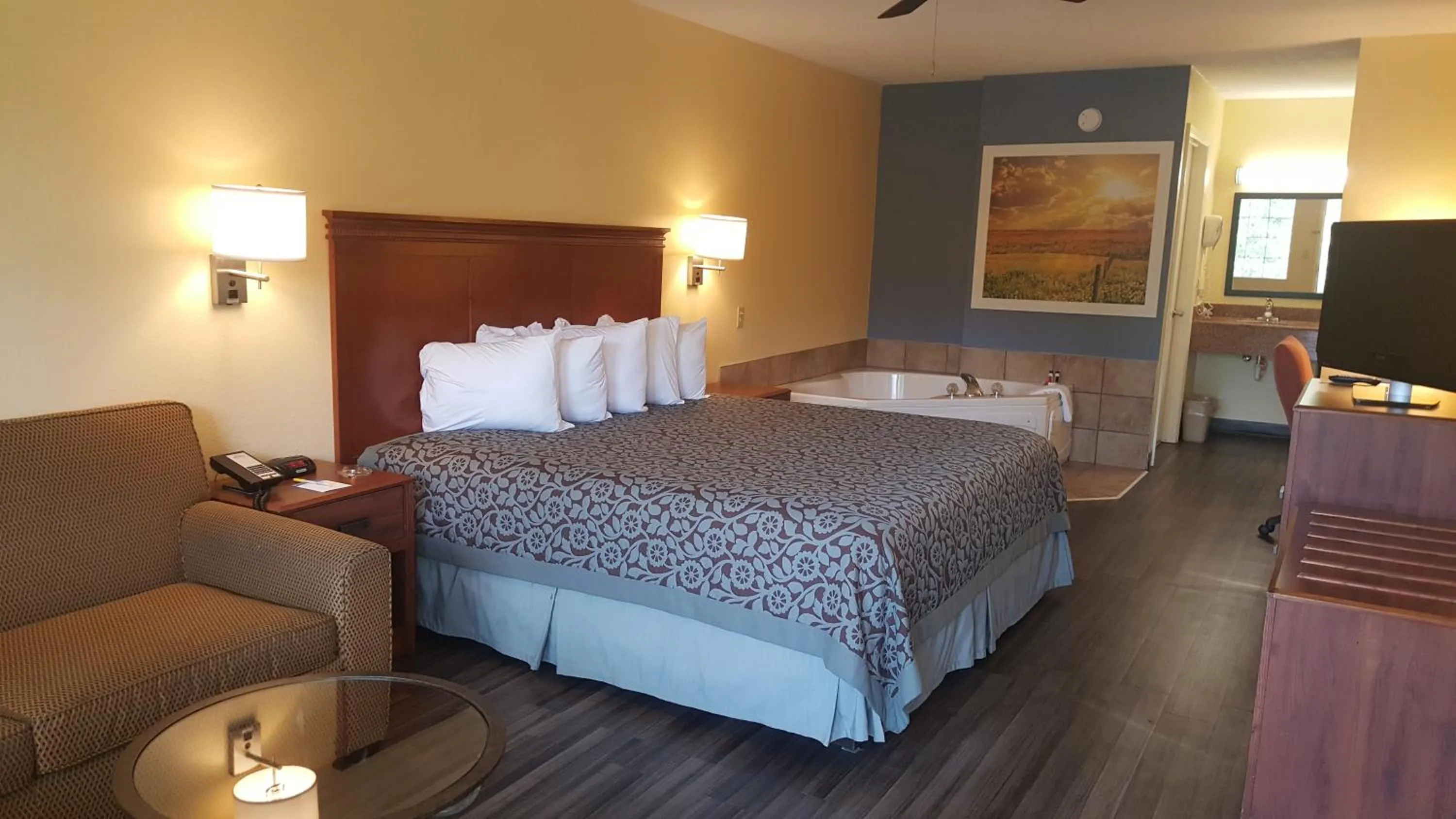 Bed in Days Inn by Wyndham Trenton