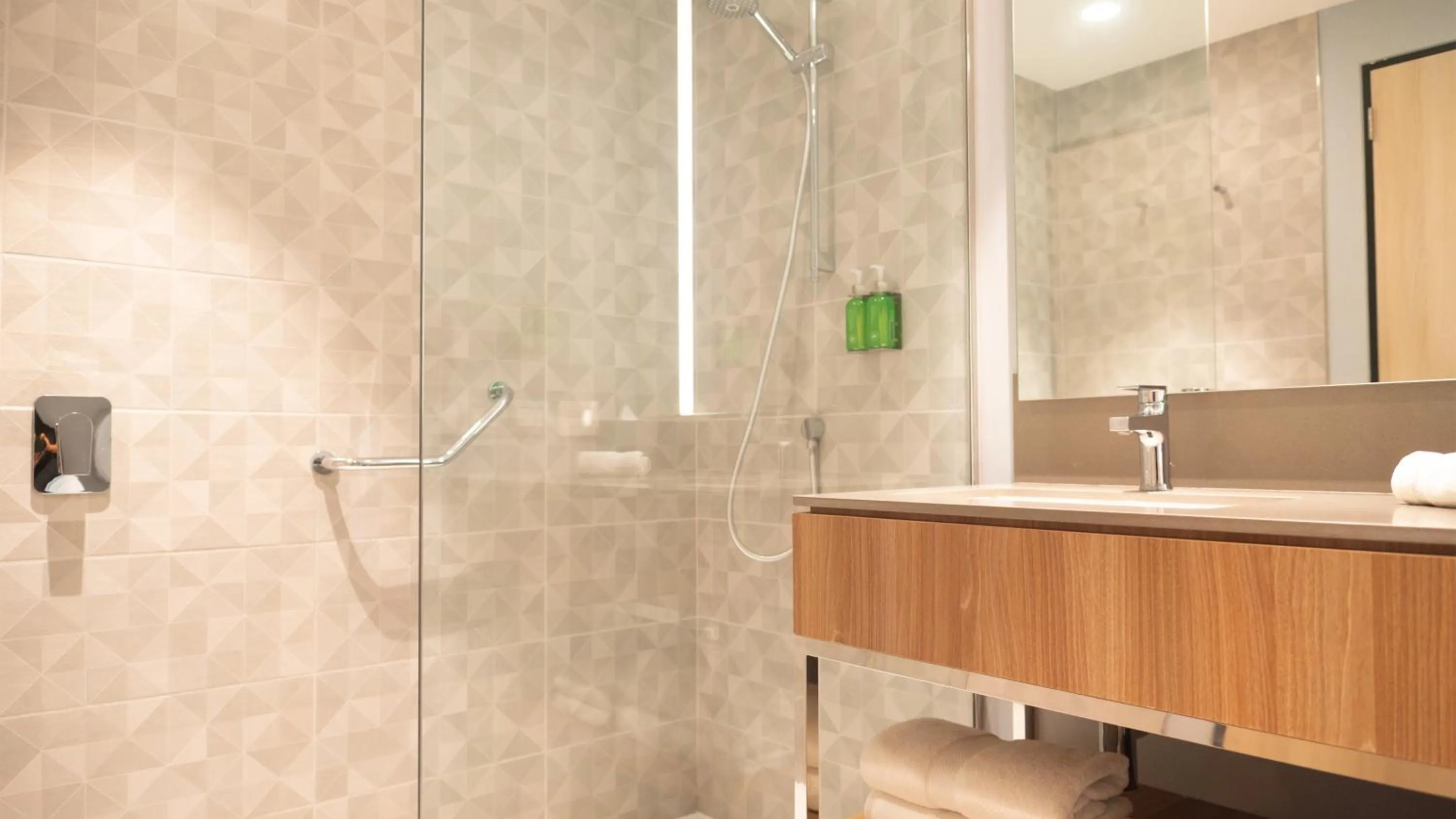 Bathroom in Holiday Inn - Lima Miraflores by IHG