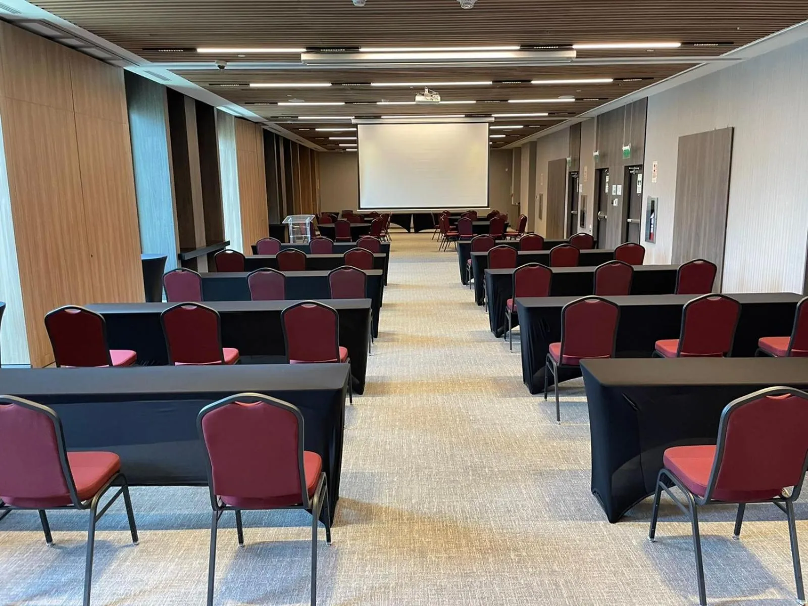 Meeting/conference room in Holiday Inn - Lima Miraflores by IHG