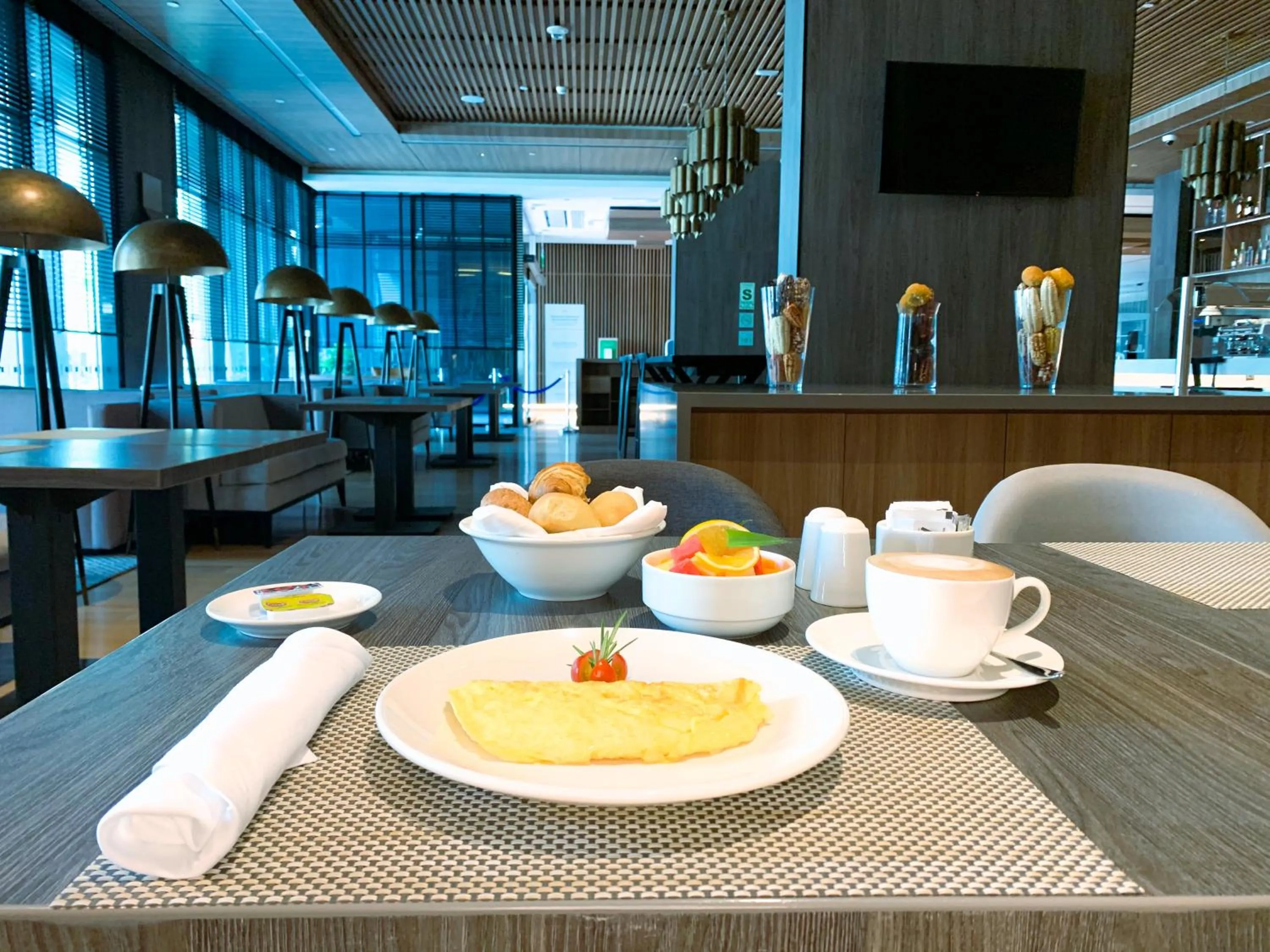 Restaurant/places to eat in Holiday Inn - Lima Miraflores by IHG