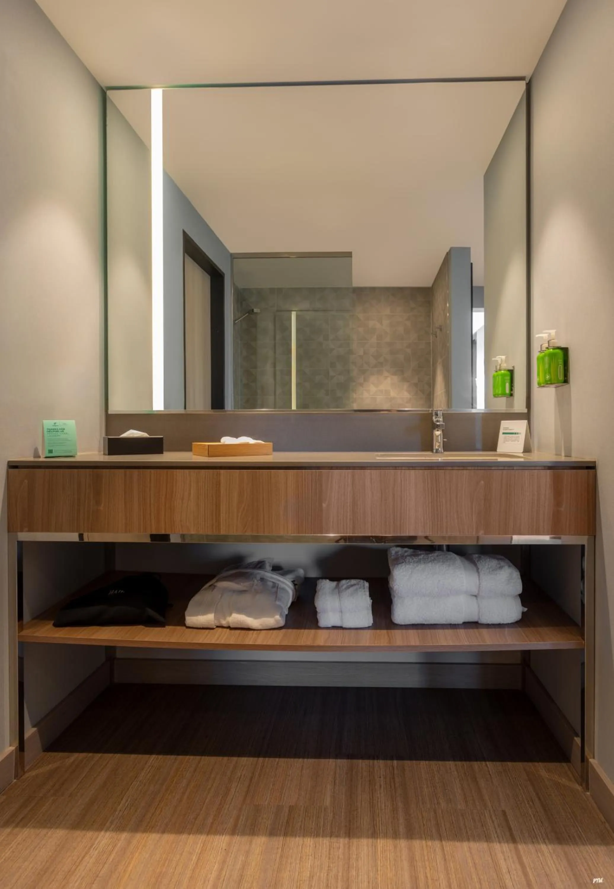 Bathroom, Bed in Holiday Inn - Lima Miraflores by IHG