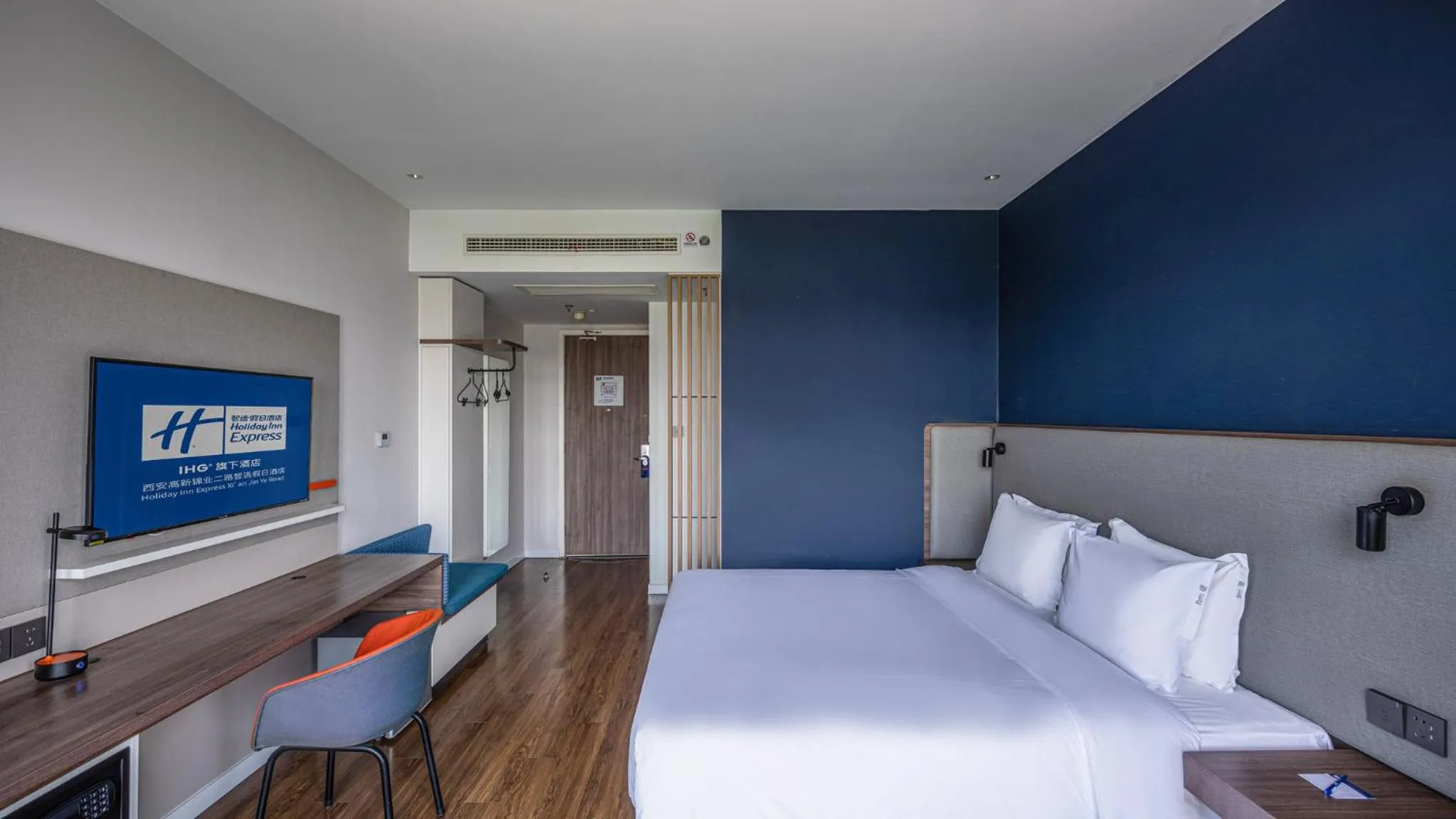 Photo of the whole room in Holiday Inn Express Xi'an West, an IHG Hotel