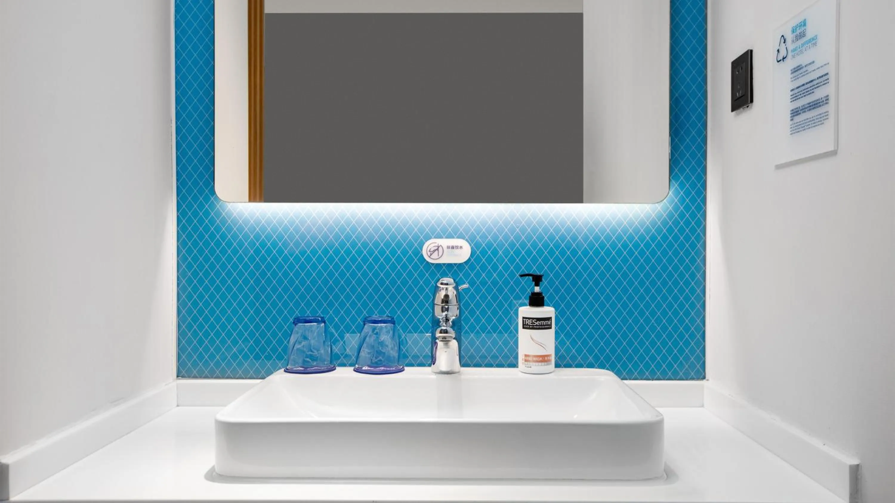 Photo of the whole room, Bathroom in Holiday Inn Express Xi'an West, an IHG Hotel